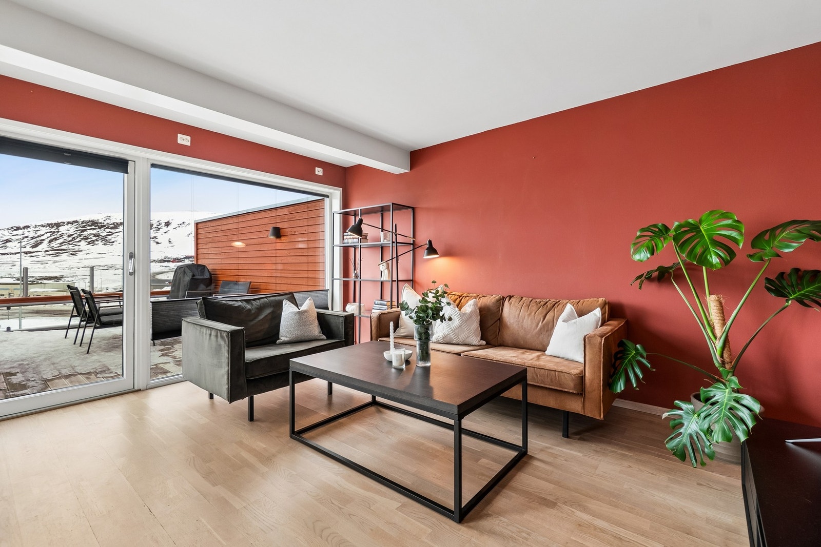 Fra stuen har du også adkomst til boligens altan, hvor du kan nyte finværsdager. Galleribilde