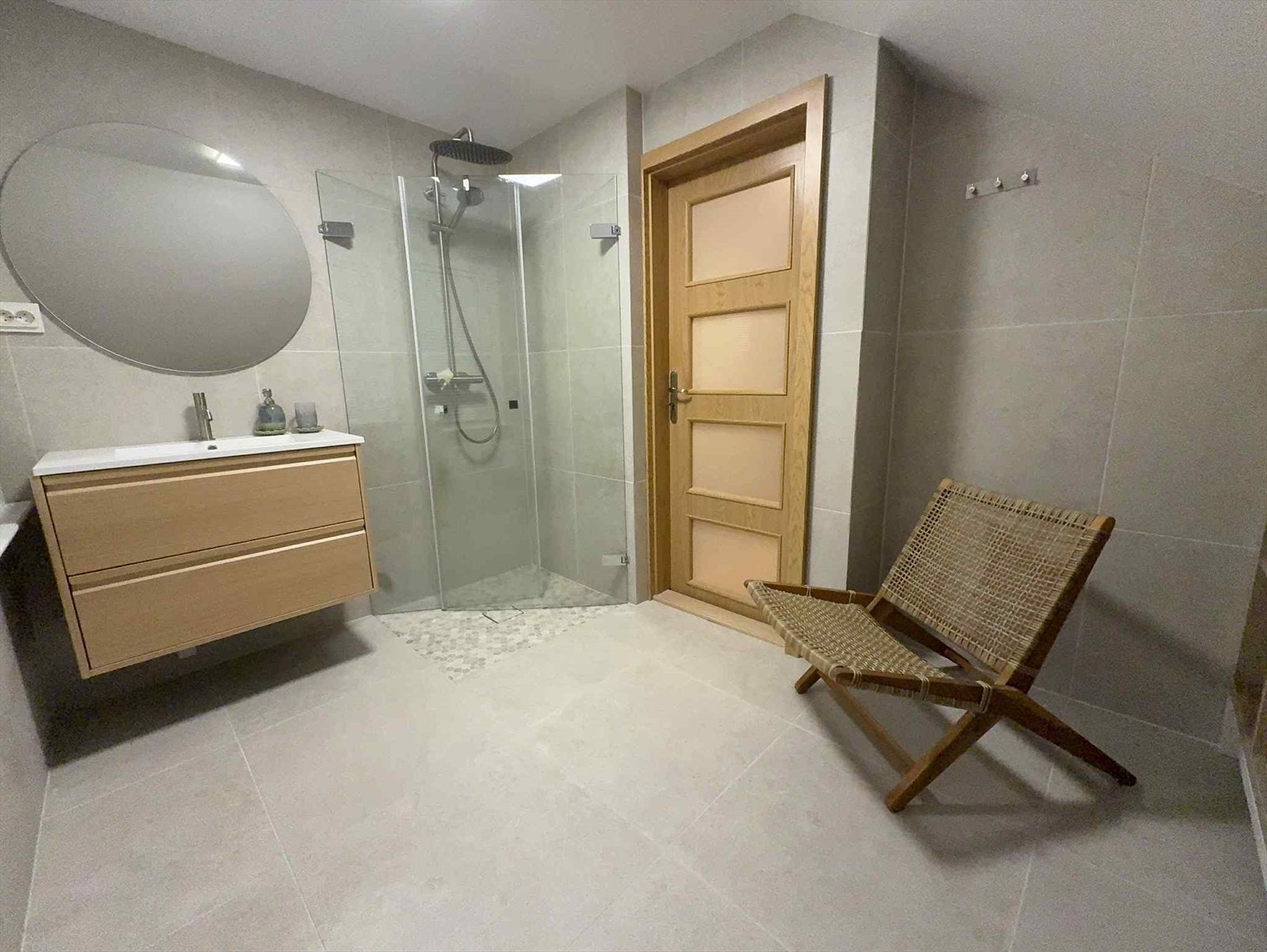 Helt nytt og meget moderne baderom! Galleribilde