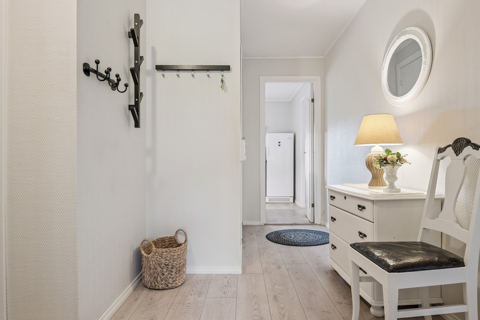 Gangen leder deg videre inn i leilighetens øvrige rom. Galleribilde