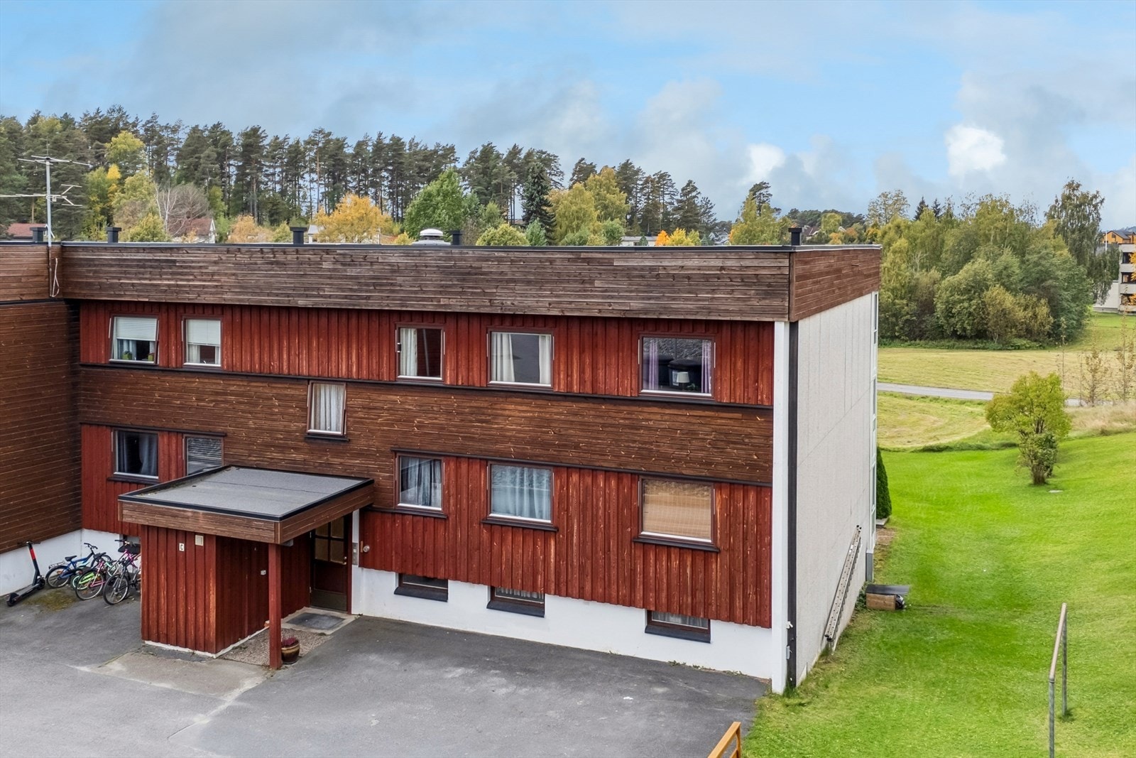 Leiligheten har en fin beliggenhet på enden av blokken. Galleribilde