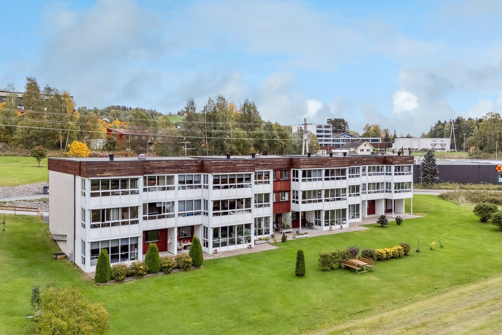 Leiligheten ligger i et etablert og rolig boligområde i Brumunddal. Galleribilde