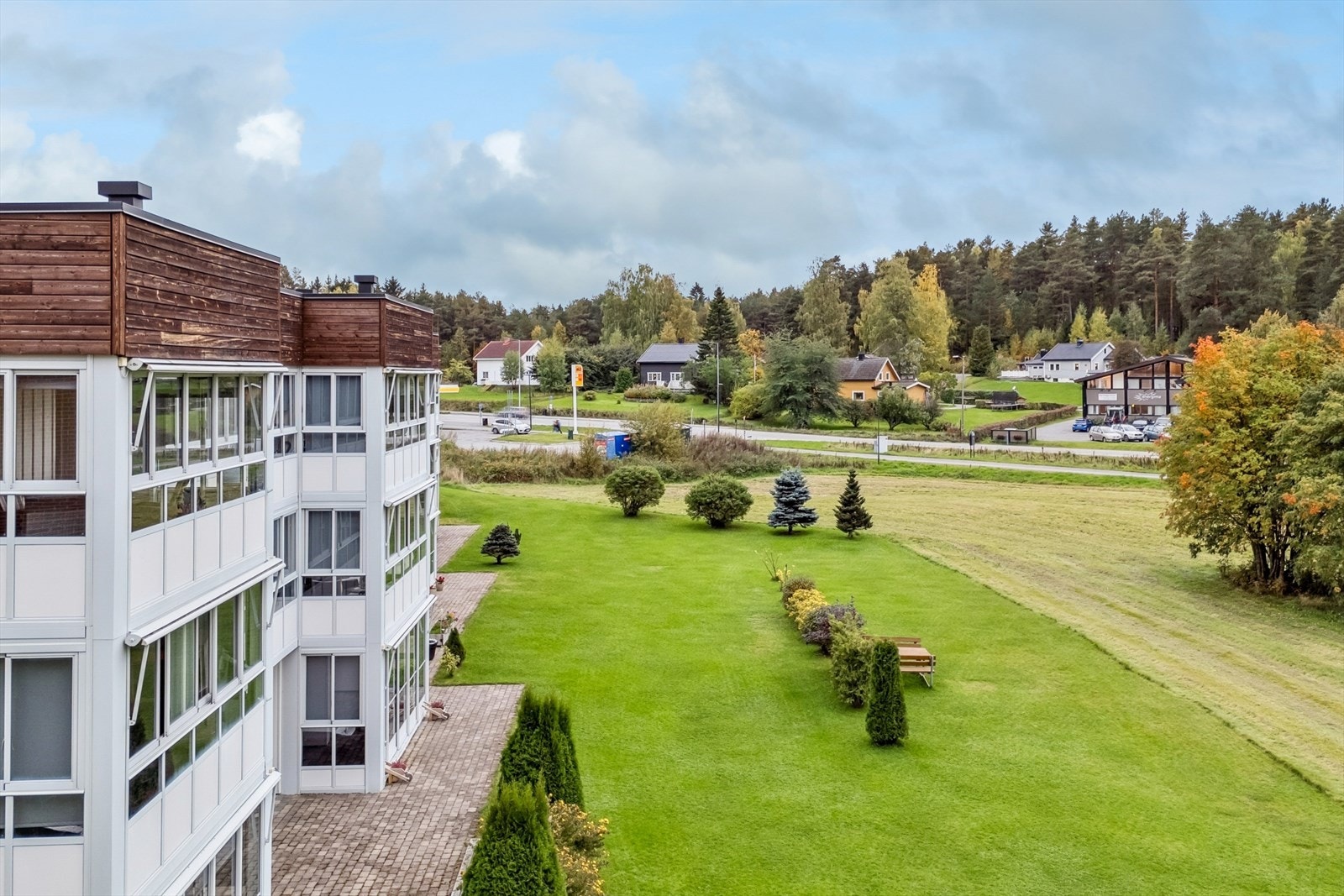 Fra leiligheten er det kort vei til dagligvarebutikker som Coop Extra og Kiwi. Galleribilde