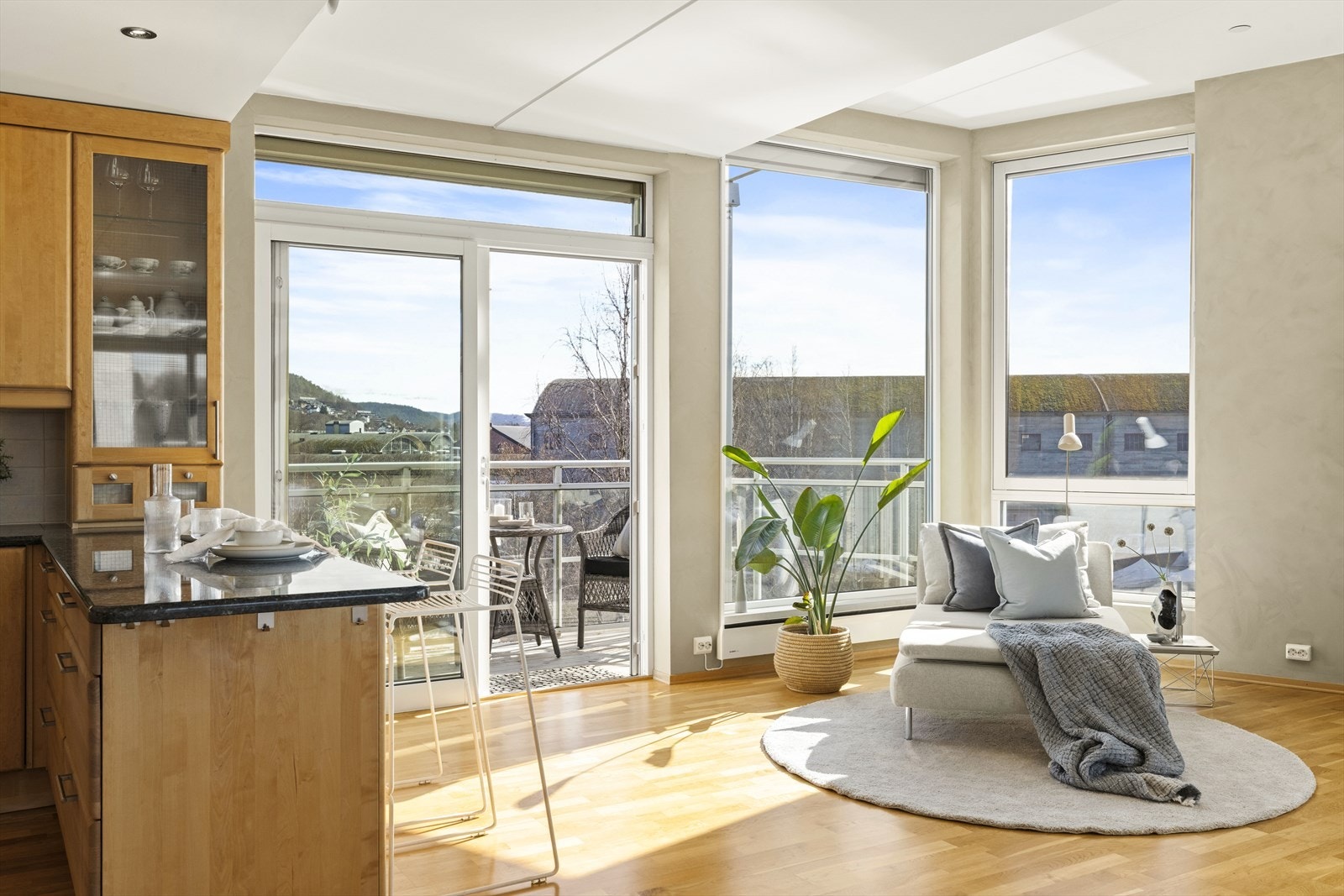 Denne delen av stuen kan også benyttes til spisebord Galleribilde
