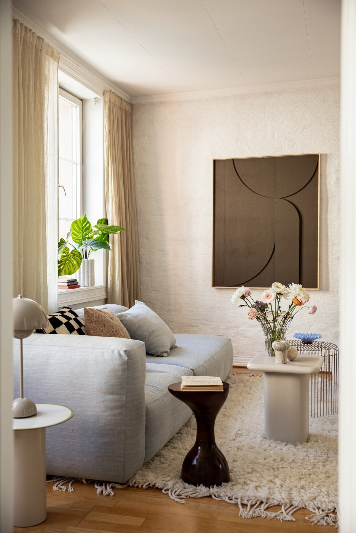 Vindusflatene er store og takhøyden er god, noe som bidrar til å åpne opp og gi en god romfølelse. Galleribilde