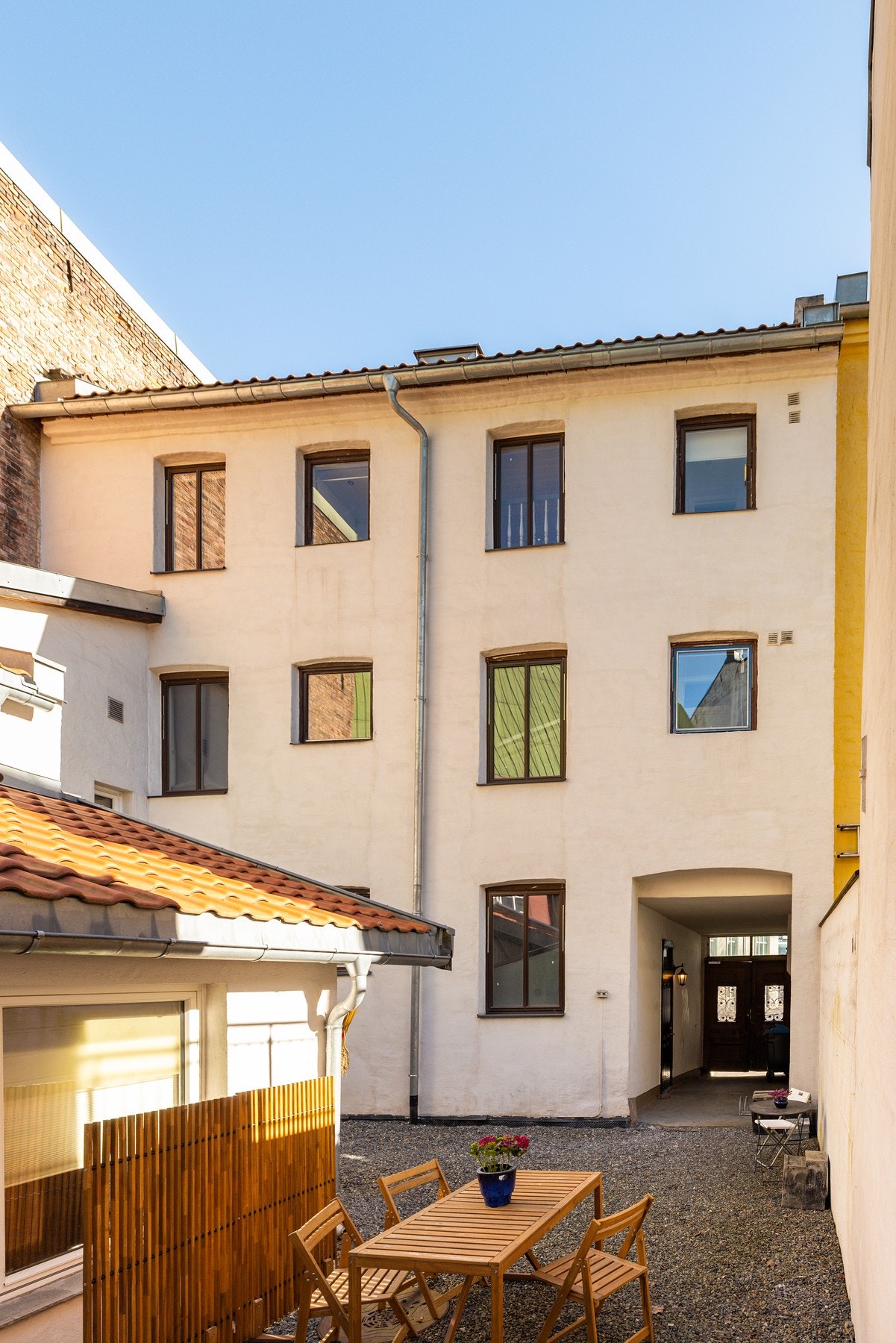 Her bor man meget sentralt, samtidig som man er skjermet fra byens mas og kjas. Galleribilde