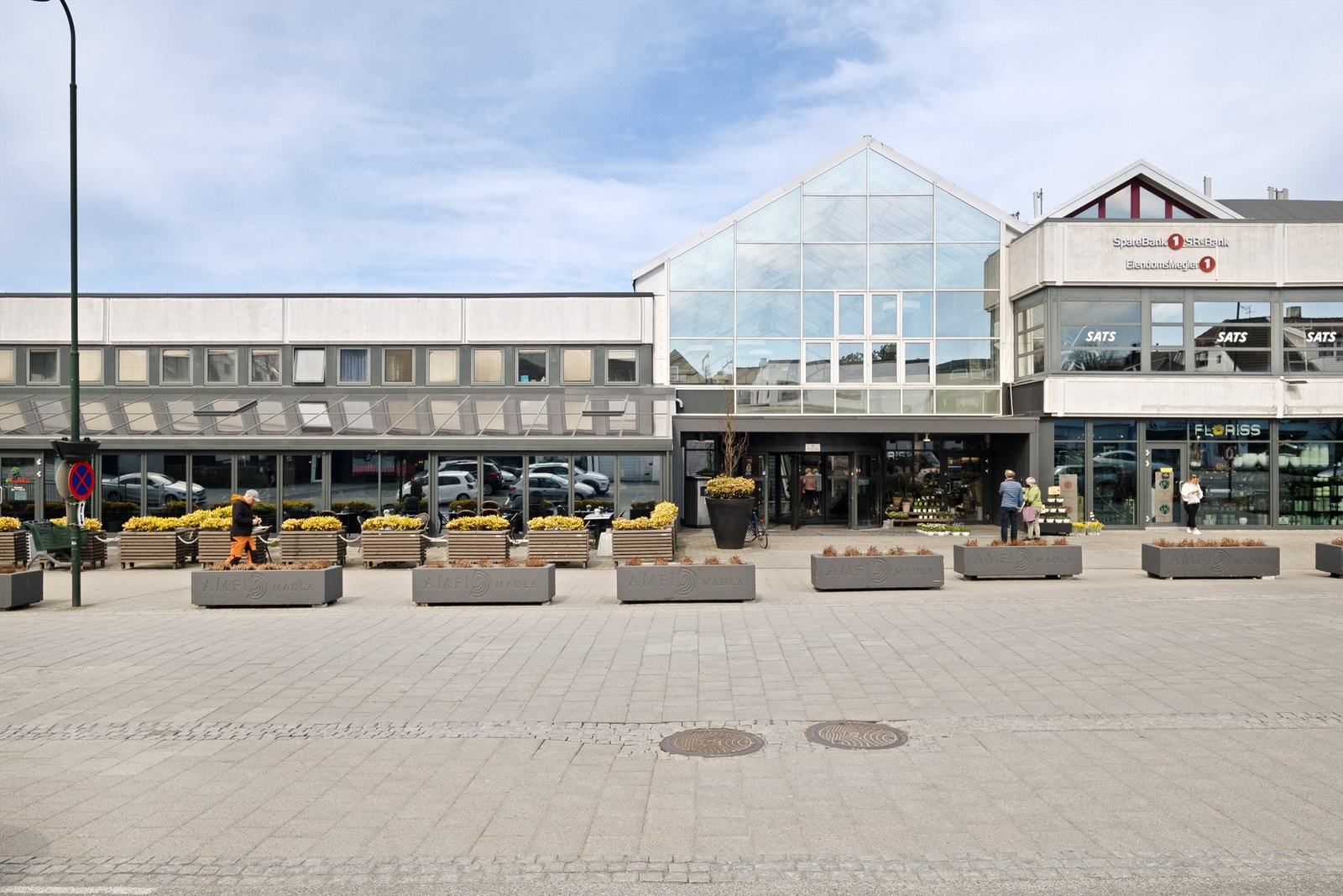Madla Amfi med alle sine sevicetilbud er kun en kort gange fra leiligheten. Galleribilde