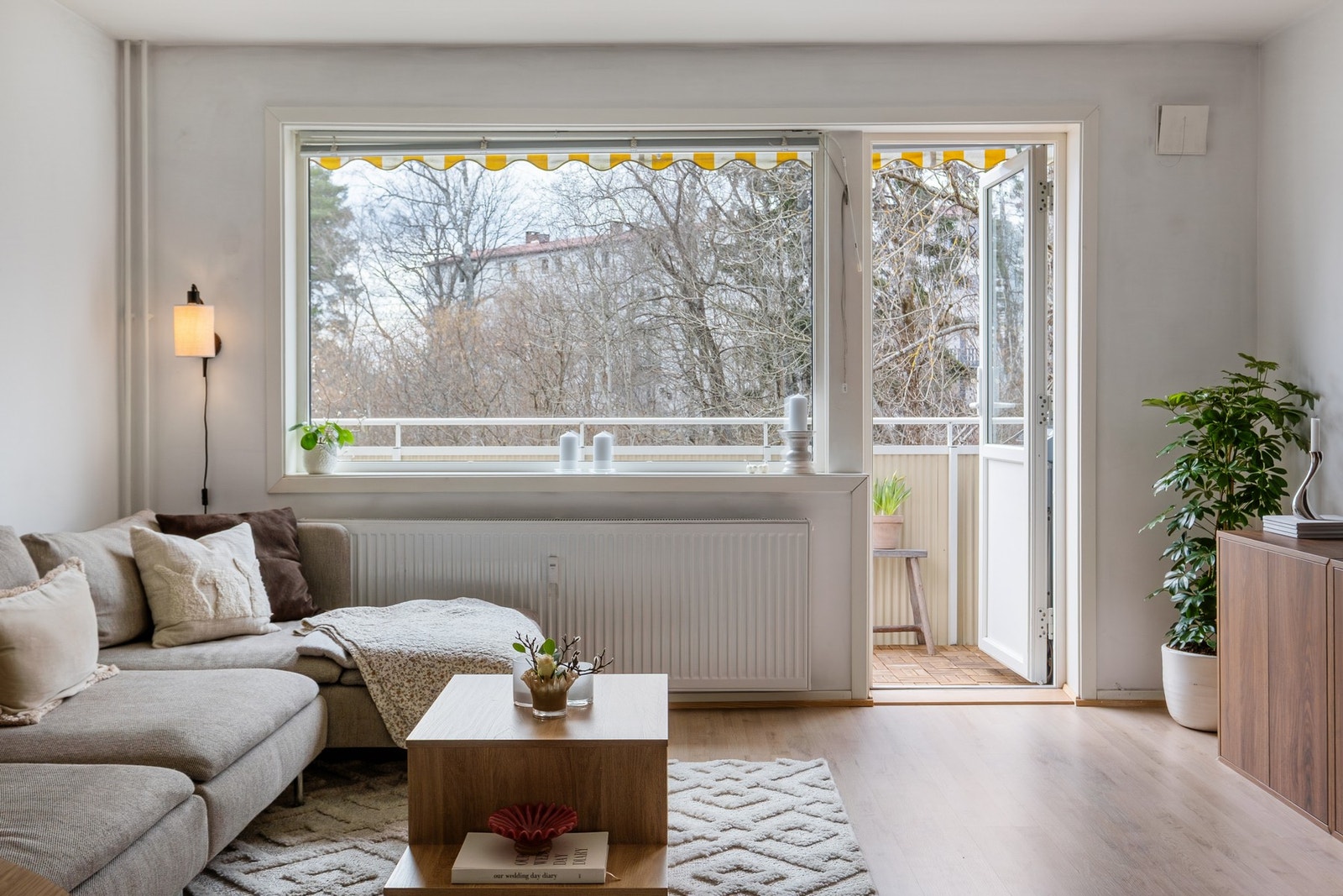 Fra stuen har man utgang til den herlige balkongen. Galleribilde