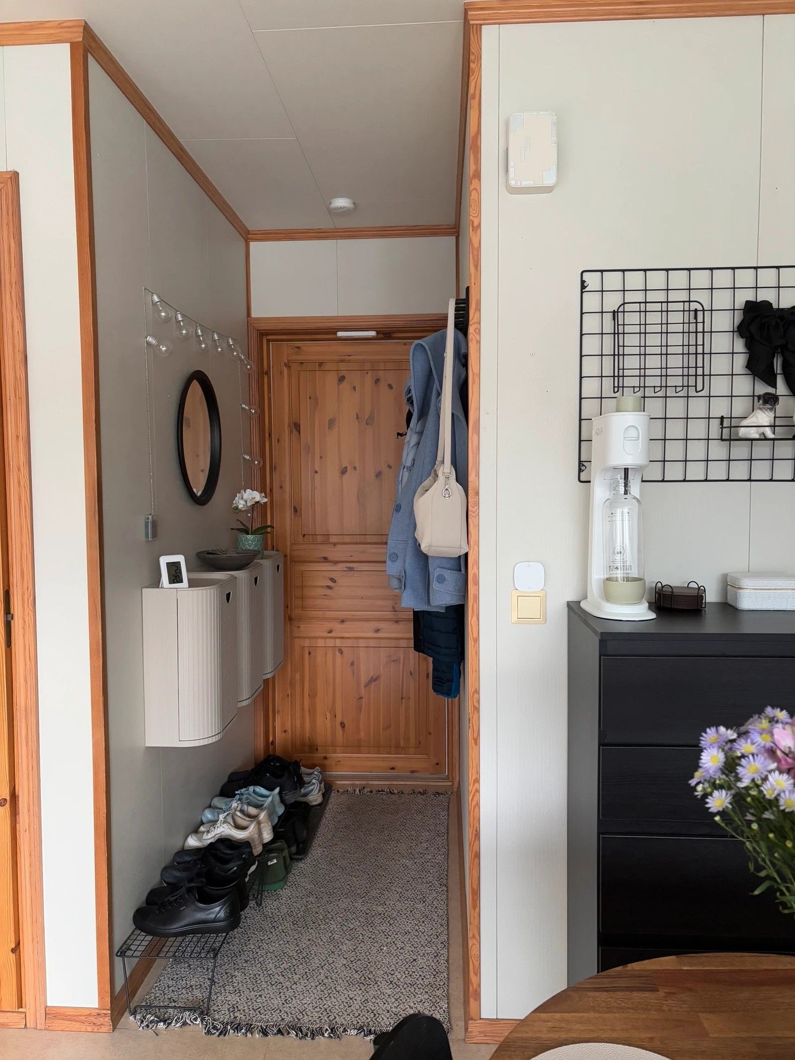 11ØM 1.2: Leiligheten har en liten entrè. Galleribilde