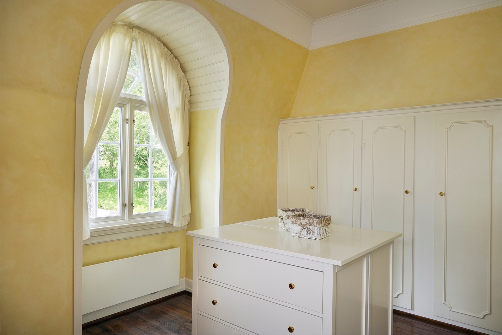 Soverom 3, benyttes i dag som stort garderobe rom. Galleribilde
