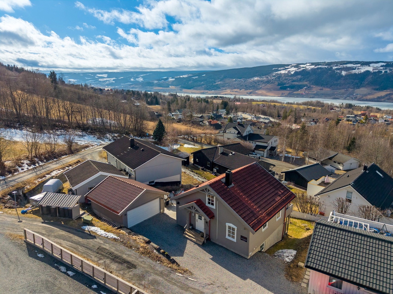 Rolig beliggenhet nær marka og flotte turmuligheter Galleribilde