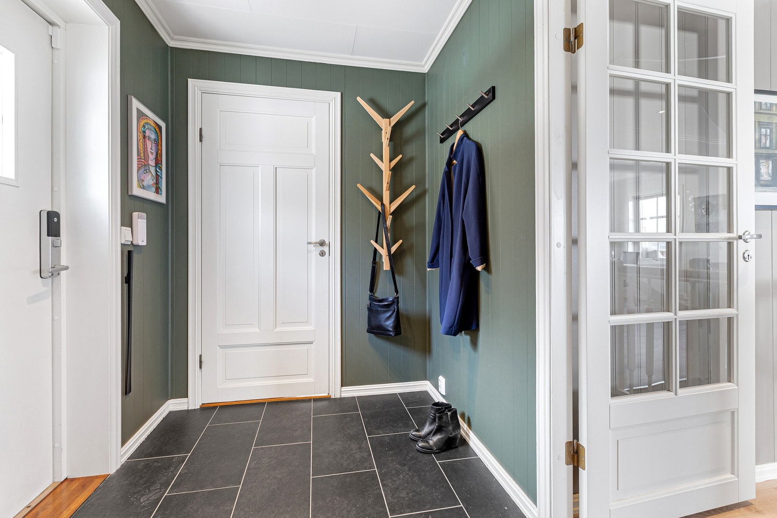 Praktisk gang med tilgang til bod Galleribilde