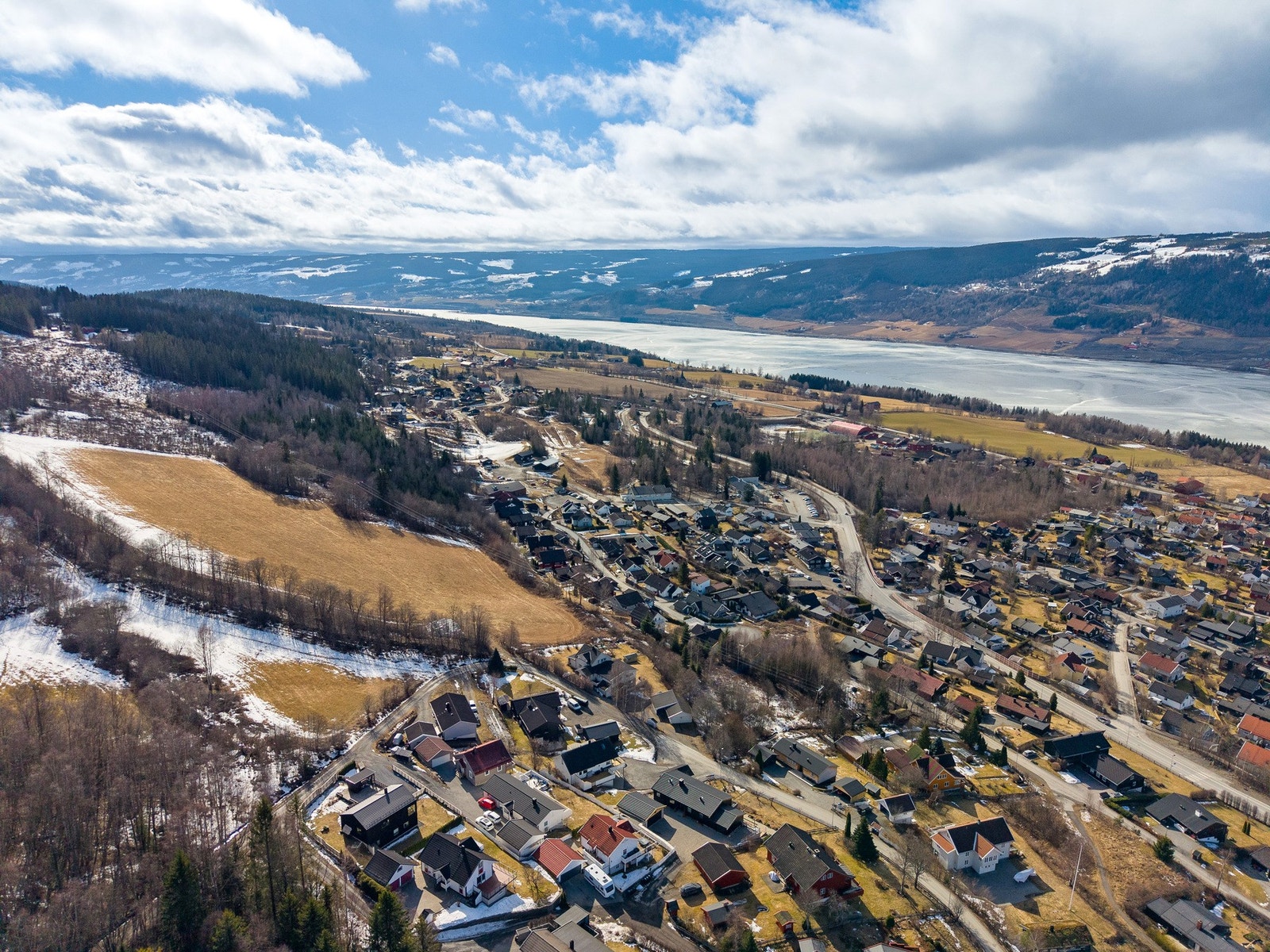 Kort vei til blant annet Søre Ål skole, Åretta, samt ski- og turmuligheter i Søre Ål marka Galleribilde
