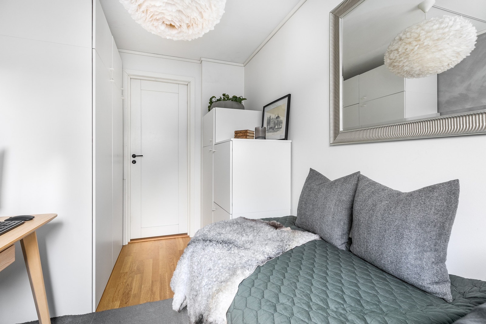 Garderobeskap medfølger i soverom II. Galleribilde