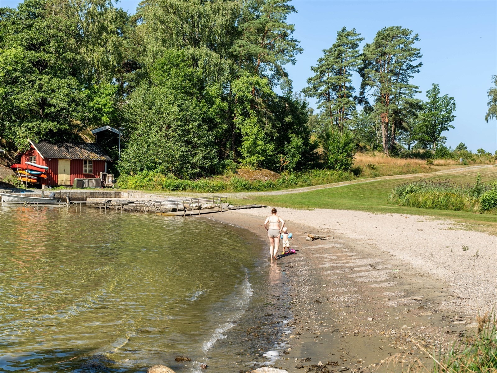 Her finner du flotte sandstrender, fine tur- og sykkelstier og store friarealer som passer perfekt for både avslapning og aktiviteter for hele familien. Galleribilde
