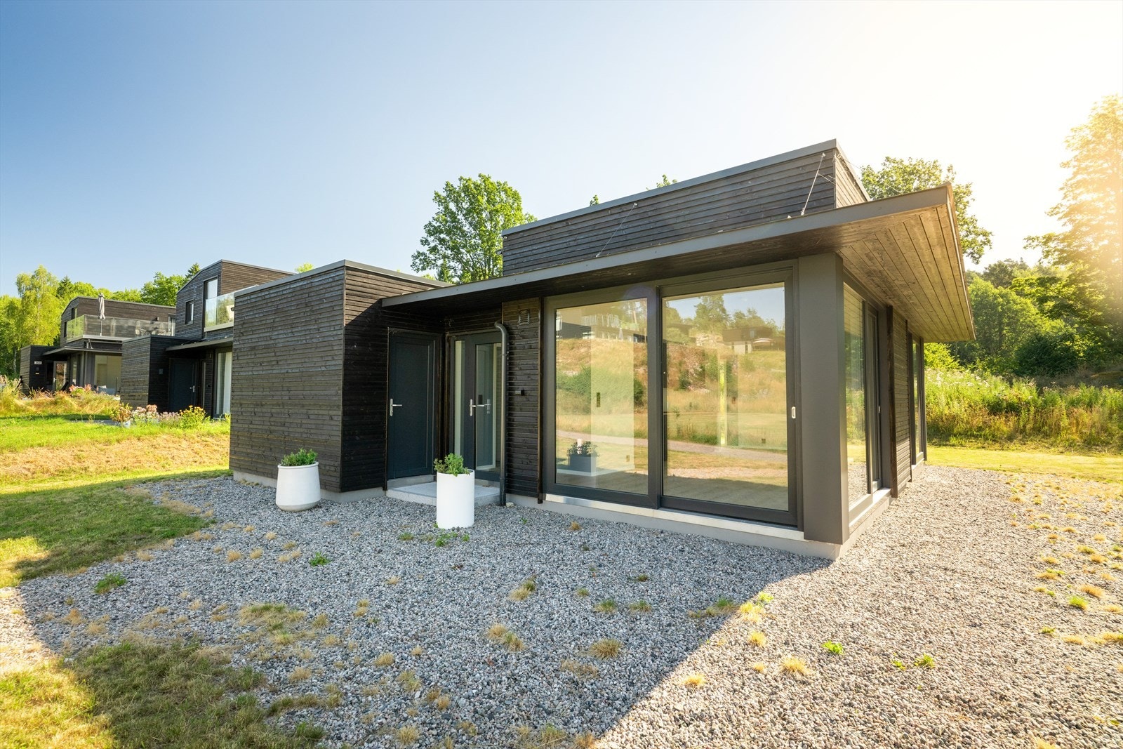 Bod/ vaskerommet har utvendig adkomst og er innredet med varmtvannstank og opplegg til vaskemaskin. Galleribilde