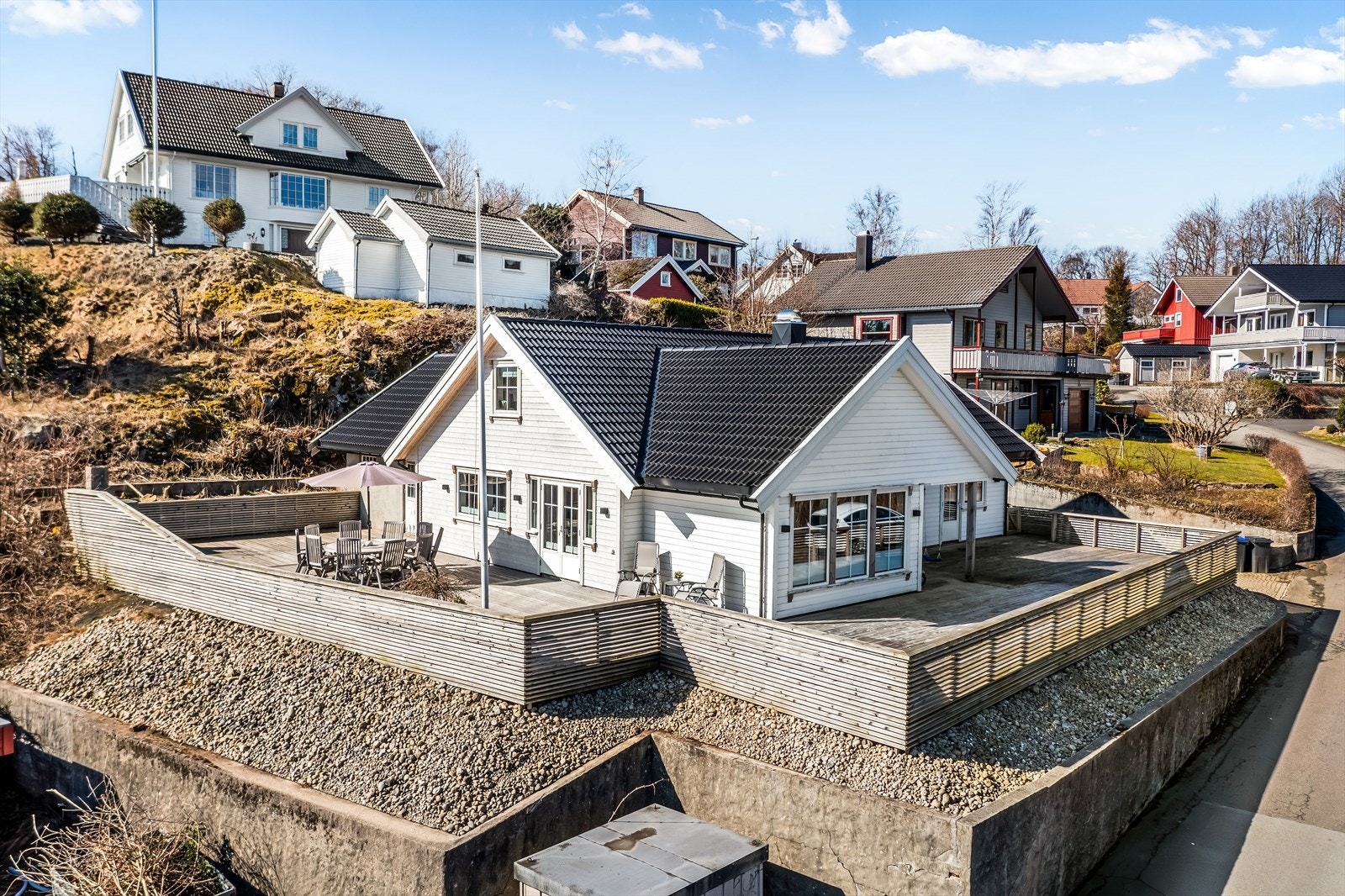 Marius Kjørkleiv ønsker velkommen til Bjørkeskaret. Foto: Bolio as Galleribilde