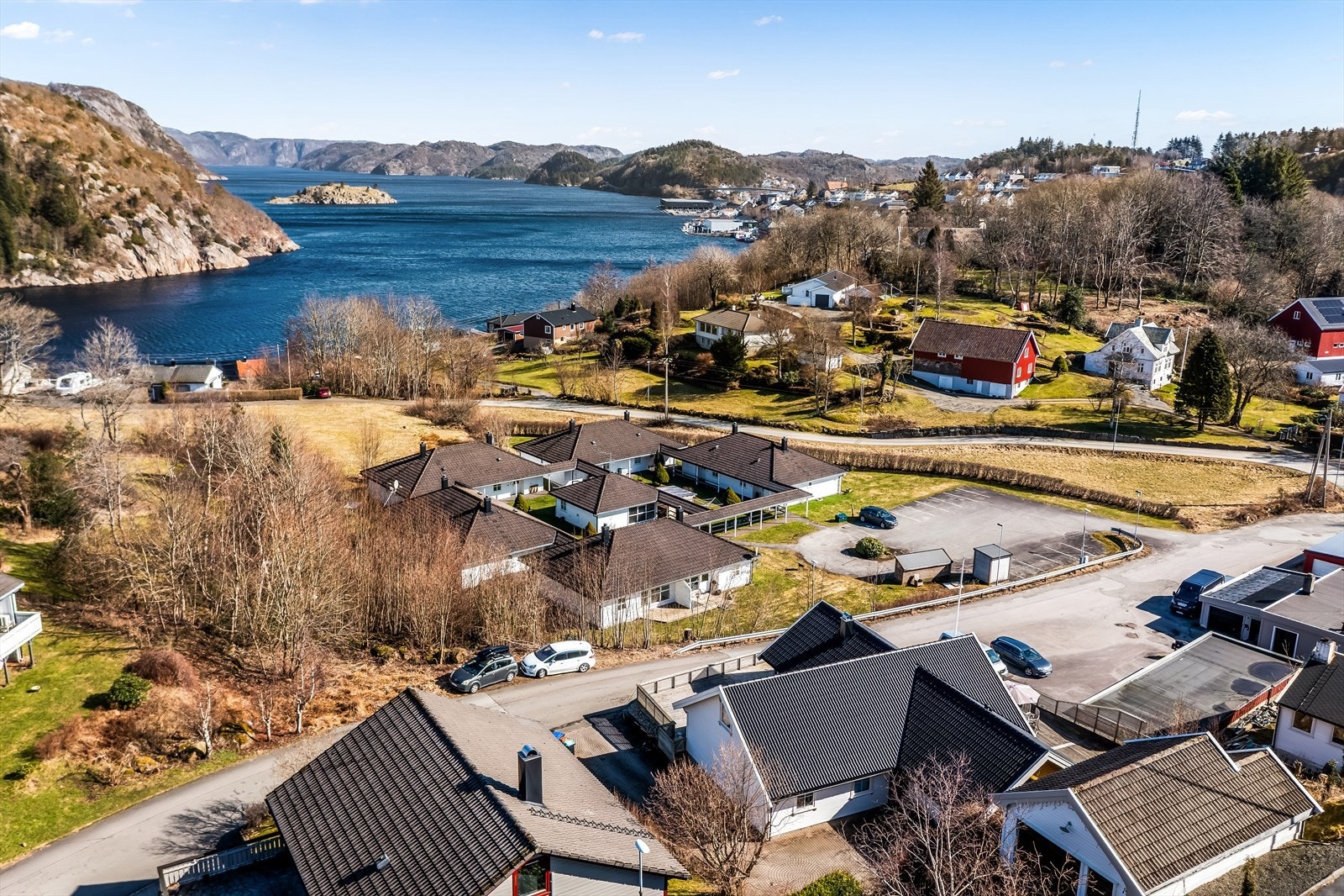 Koselig nærområde med ca. 20 minutters gang fra sentrum. Galleribilde