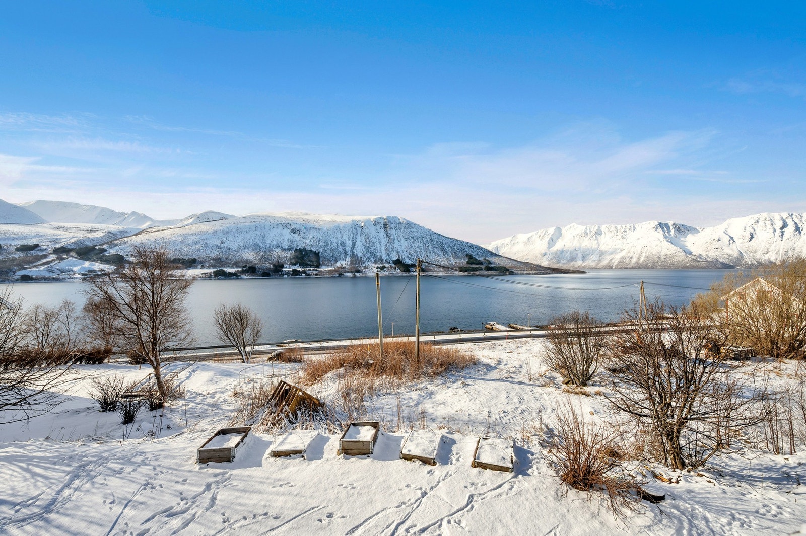 Flott utsikt fra boligen og svært god solgang. Galleribilde
