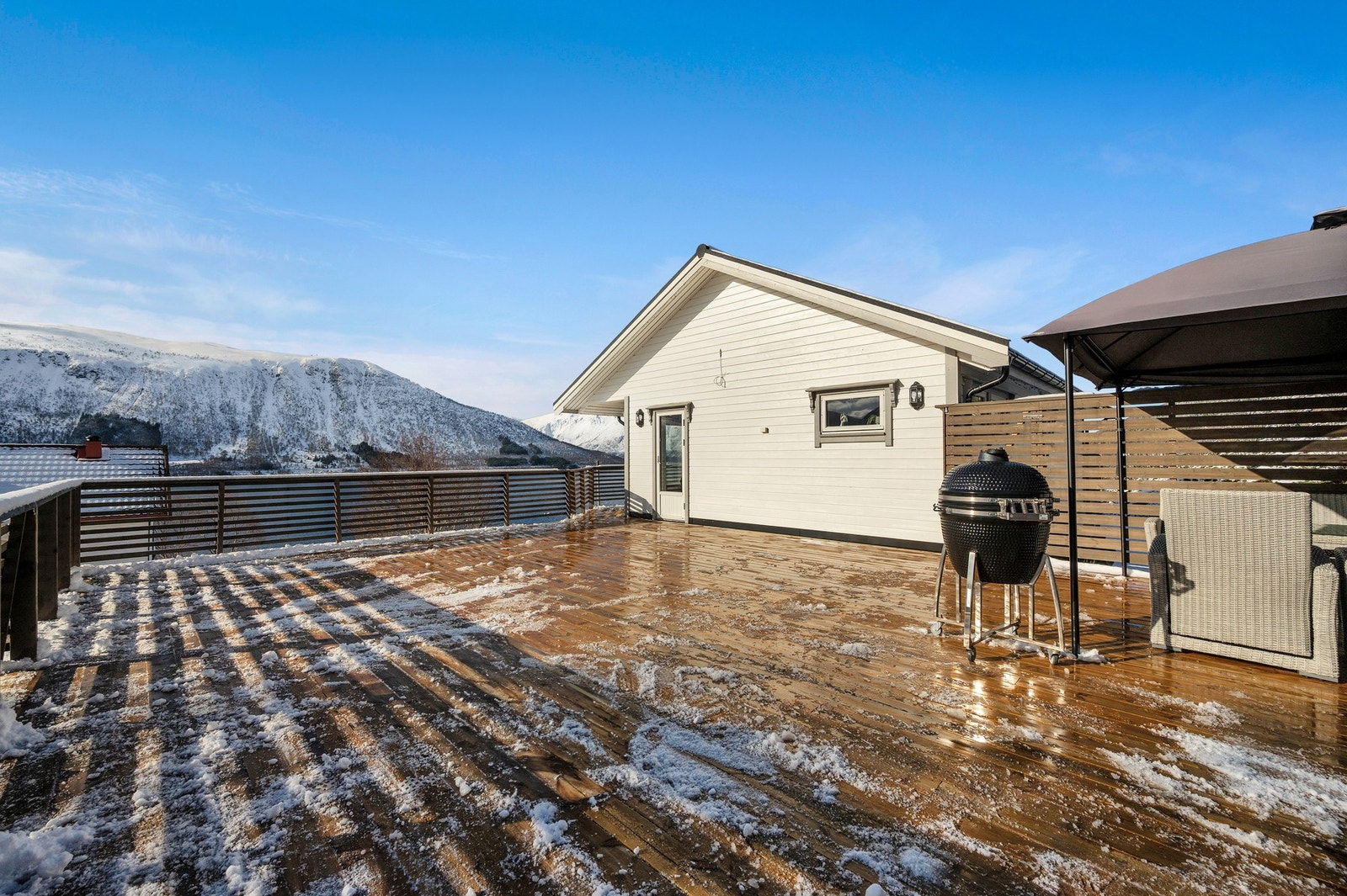 Terrasse over garasjen er ny fra 2023. Galleribilde