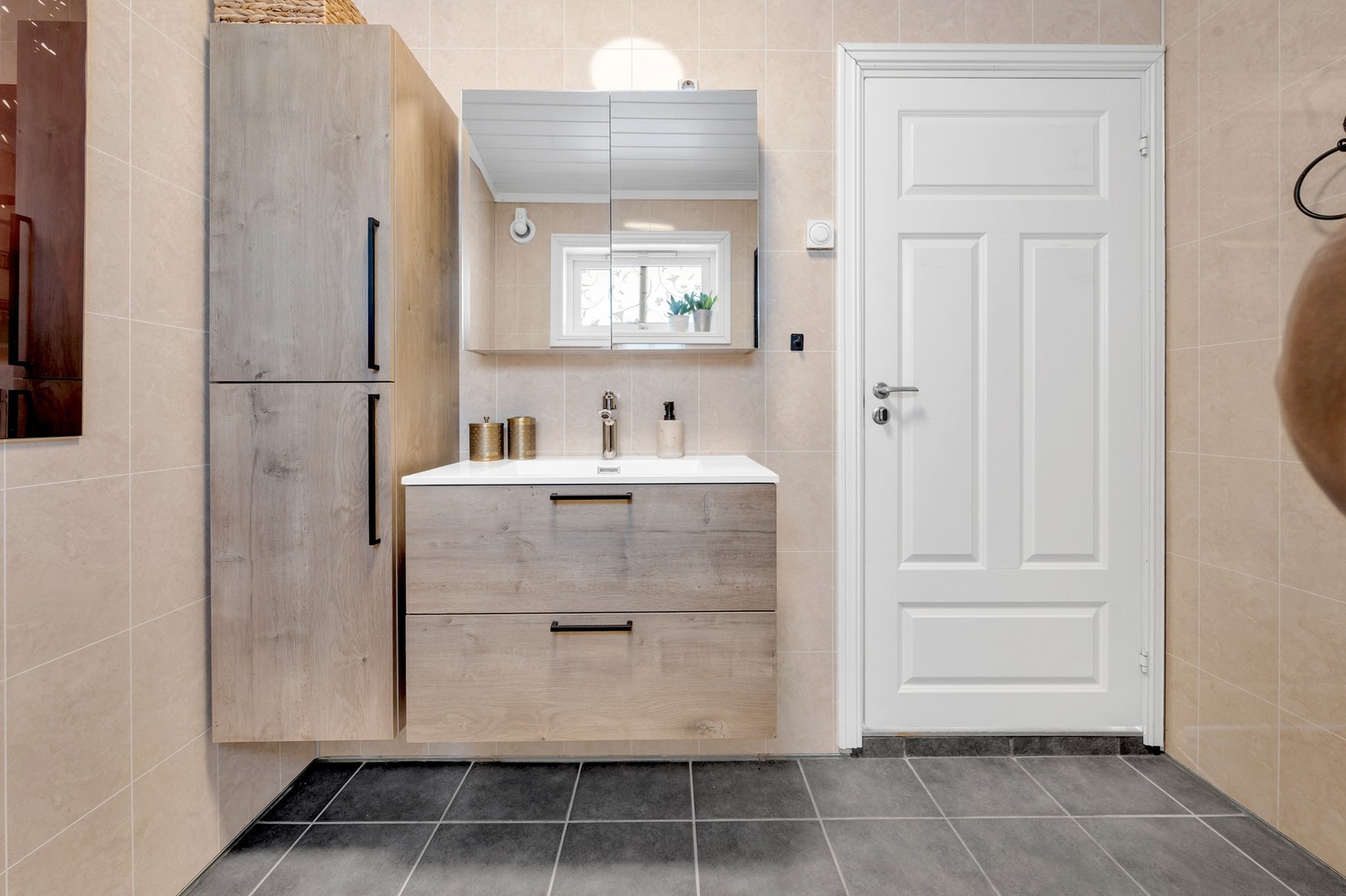 Ny baderomsinnredning fra 2026 på bad i 2.etasje. Galleribilde