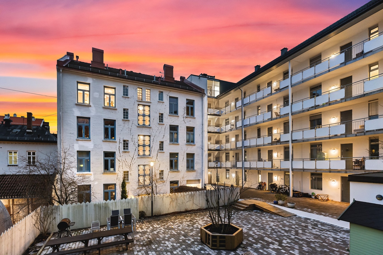 Fasadebilde tatt på kveldstid. Galleribilde