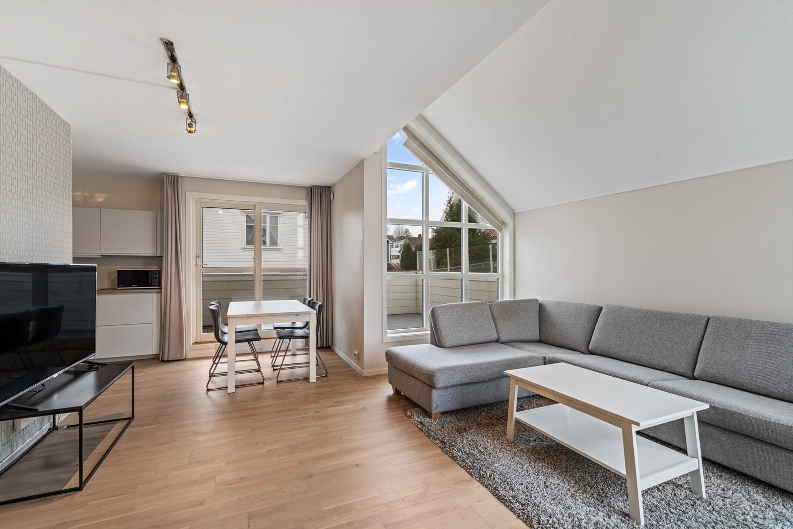 Stue med utgang til balkong Galleribilde