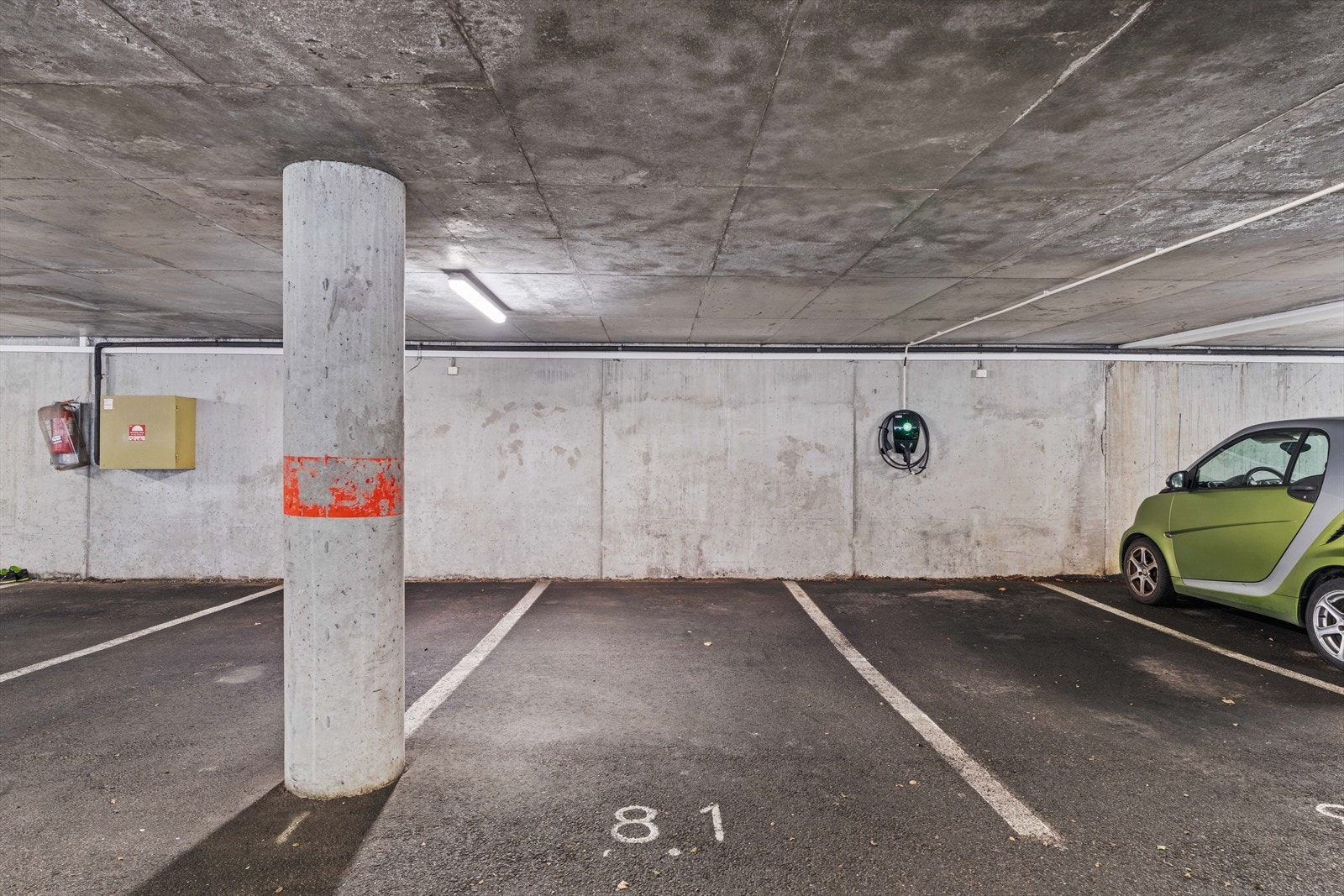 Fast parkering Galleribilde