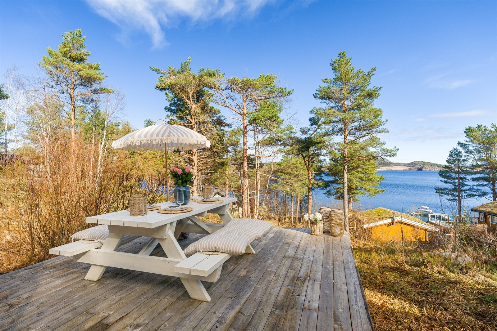 Terrassene måler hele 95 kvm til sammen. Galleribilde