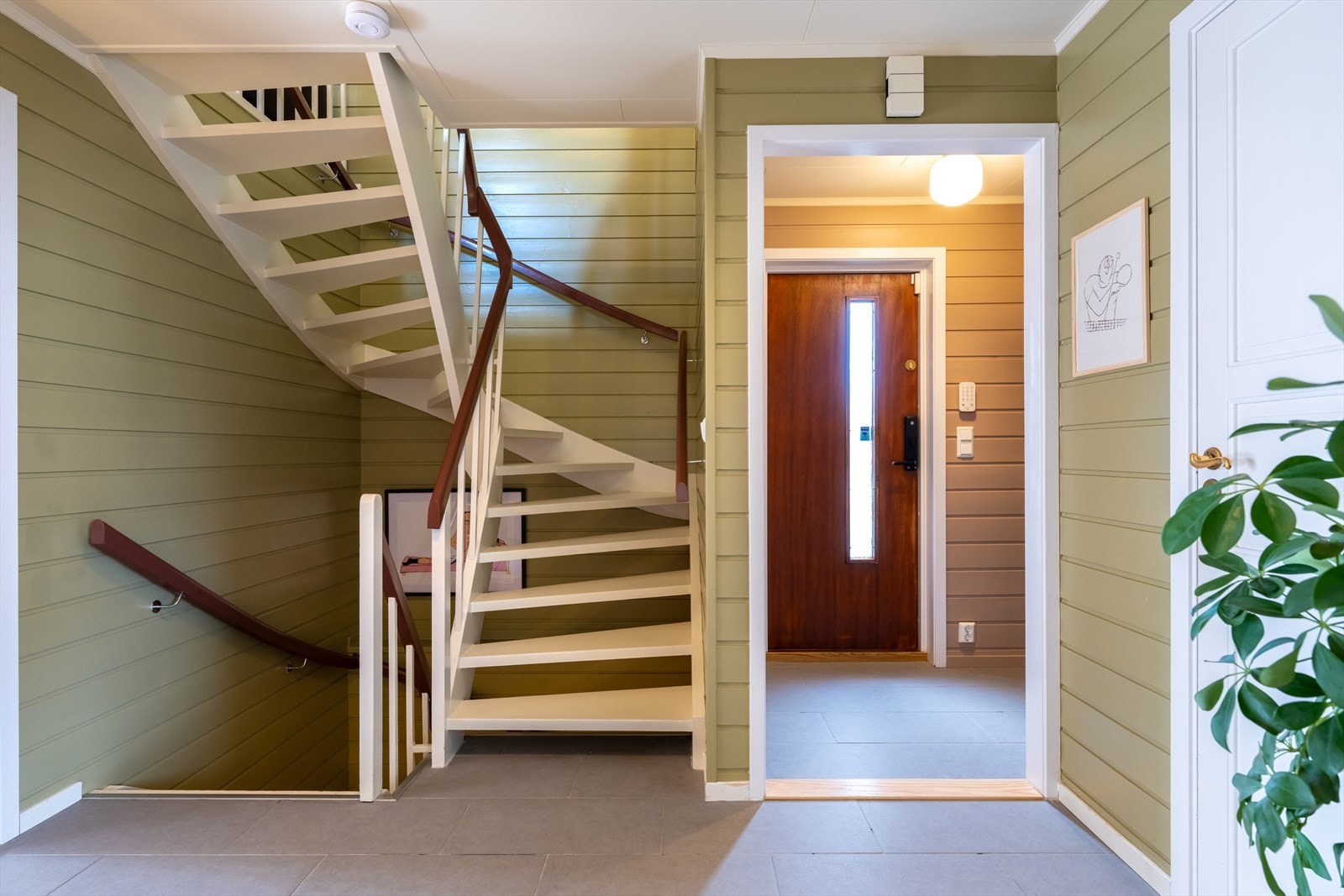 Boligen har varme i gulv i entré Galleribilde