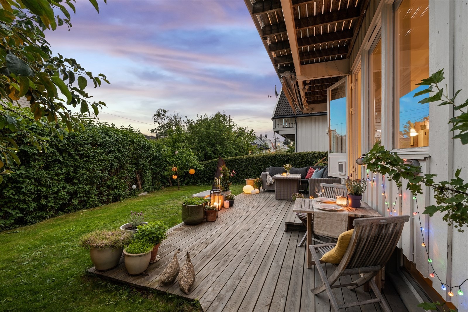 Hage og terrasse ligger sydvendt Galleribilde