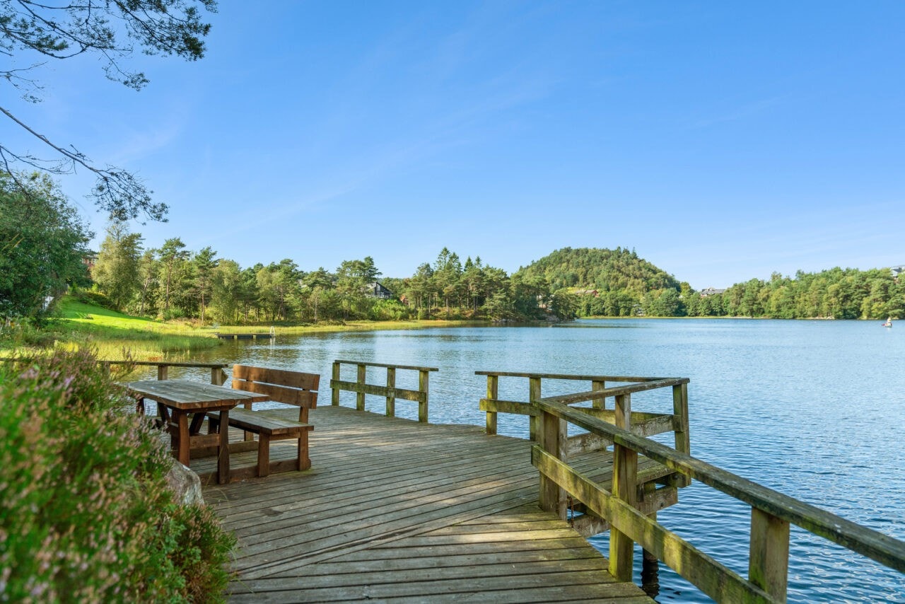 Nærområdet byr på flotte turmuligheter, blant annet ved Skranevatnet. Galleribilde