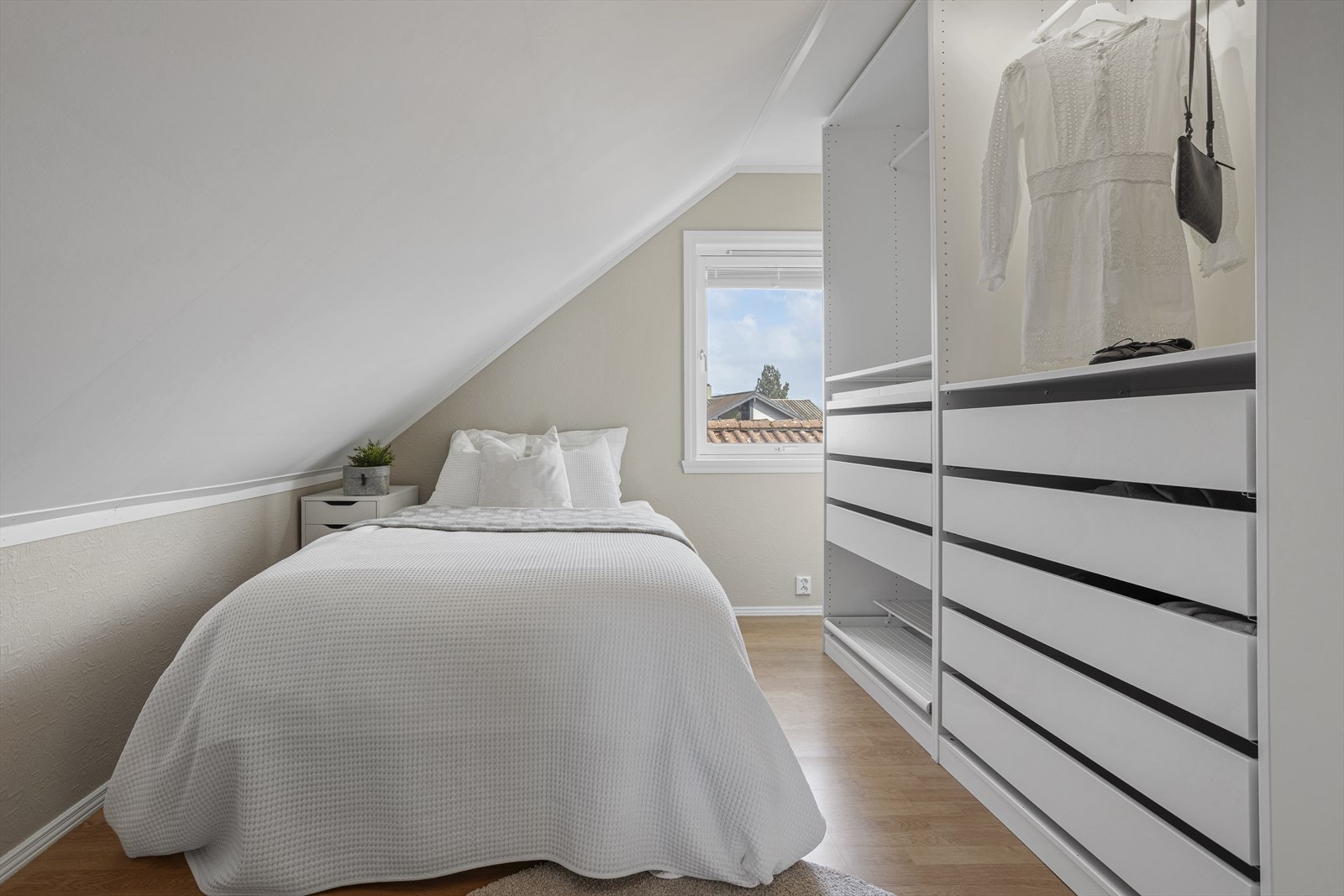 Noen av soverommene har garderobeløsning som medfølger i handelen. Galleribilde