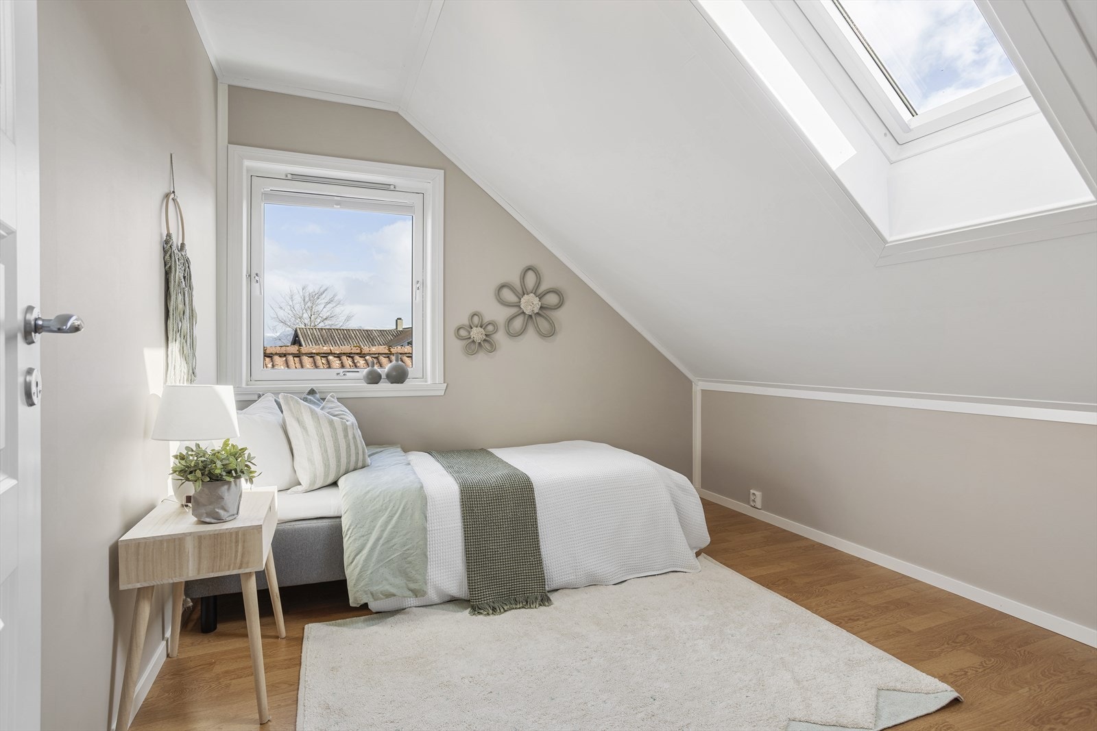 Alle soverommene er malt i duse, fine fargetoner. Galleribilde