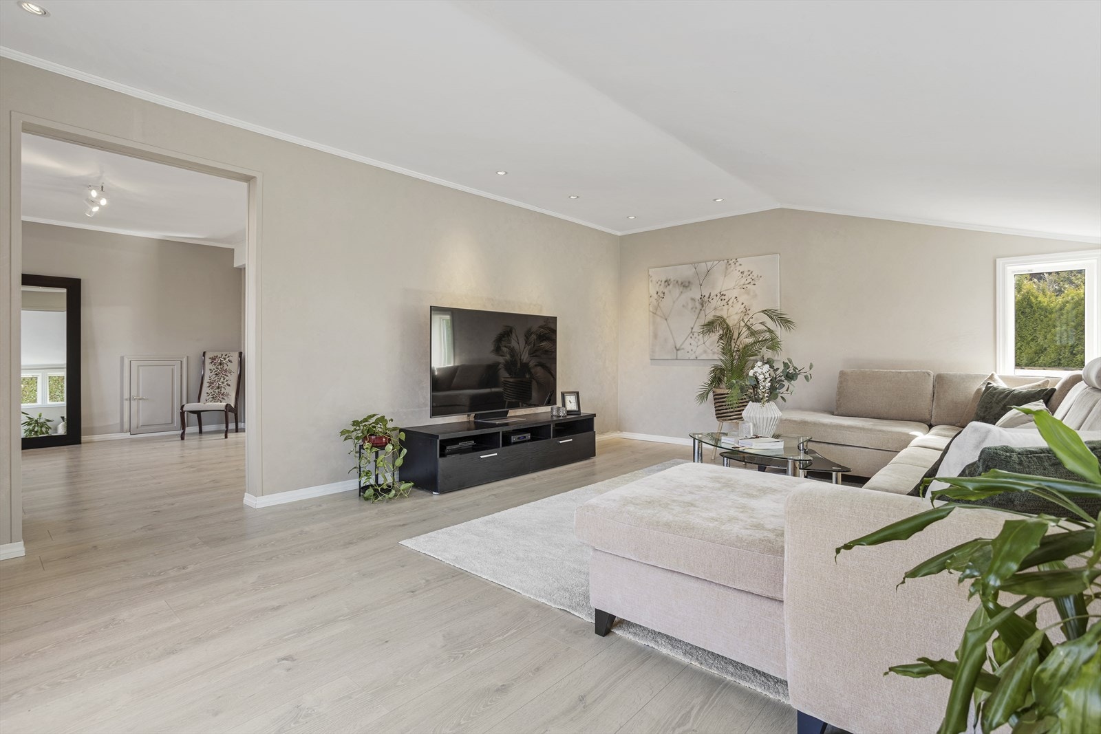 Nåværende eier har benyttet tilbygget som tv-stue. Galleribilde