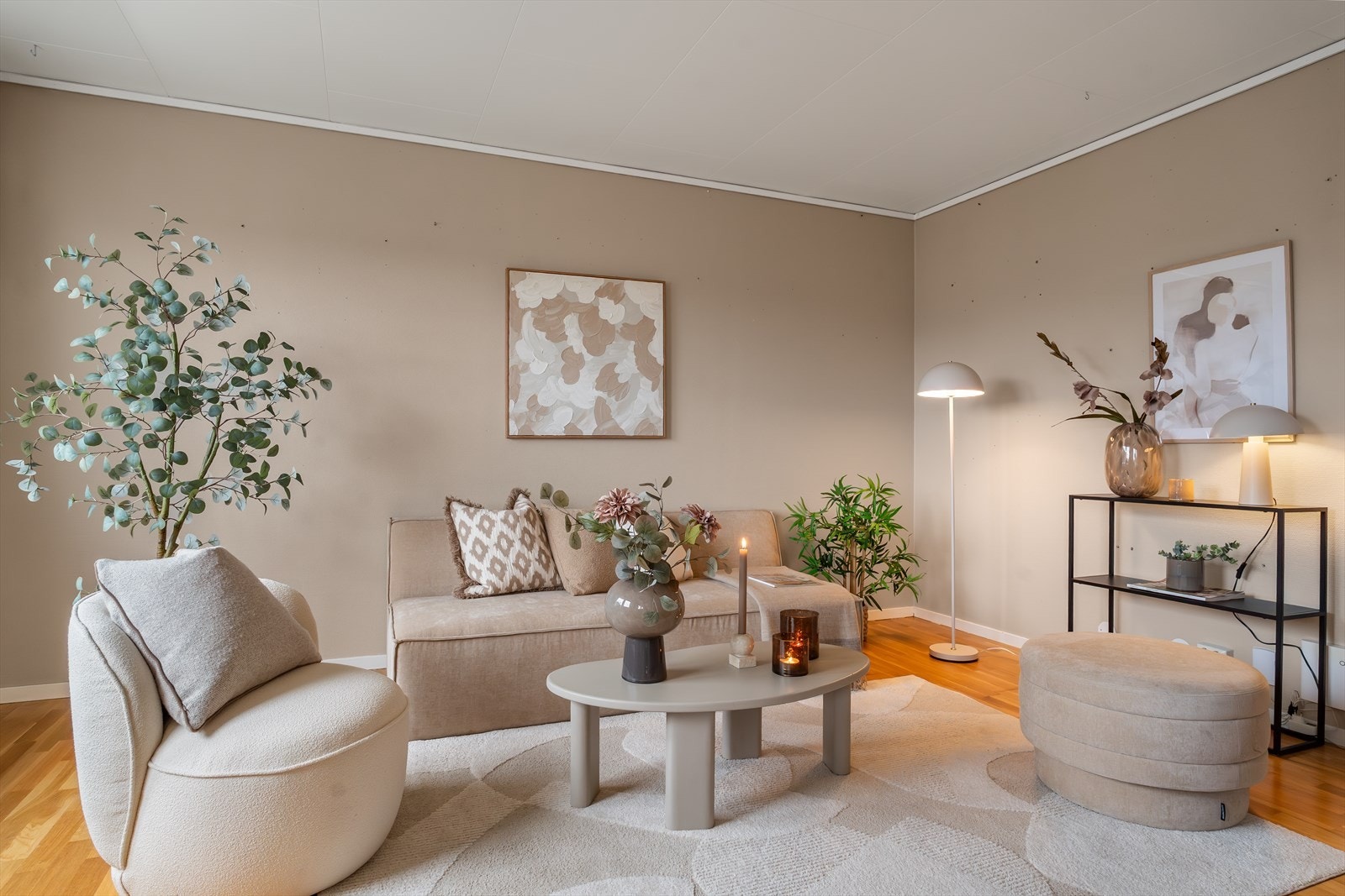 Her har en god plass til sofegruppe, tv-benk m.m. Galleribilde
