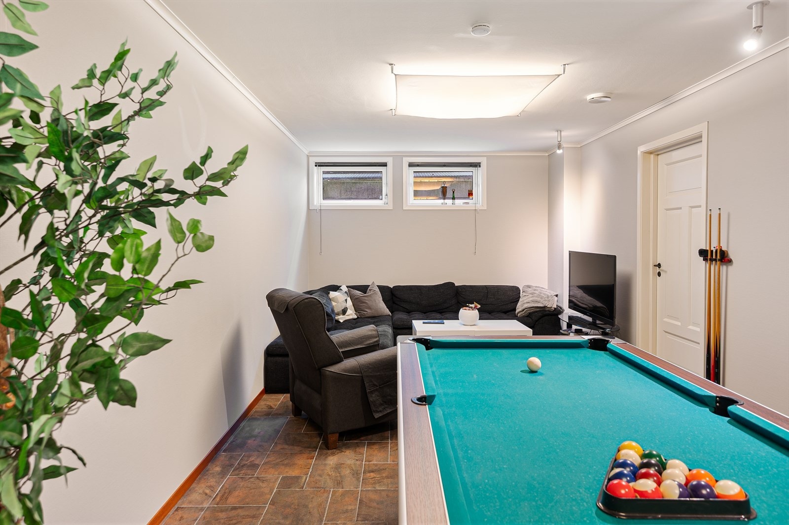 Kjellerstue med mange bruksmuligheter. Galleribilde