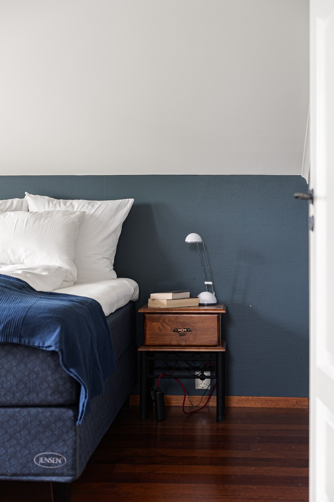 Boligen har totalt fire soverom, hvorav tre ligger i 2. etasje. Galleribilde