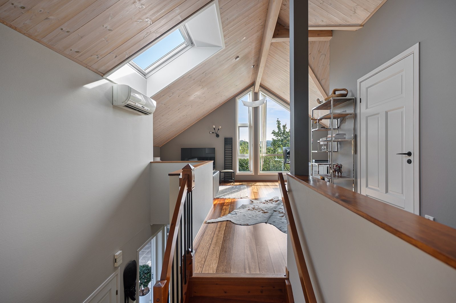 Trapperom/gang i boligens 2. etasje. Galleribilde