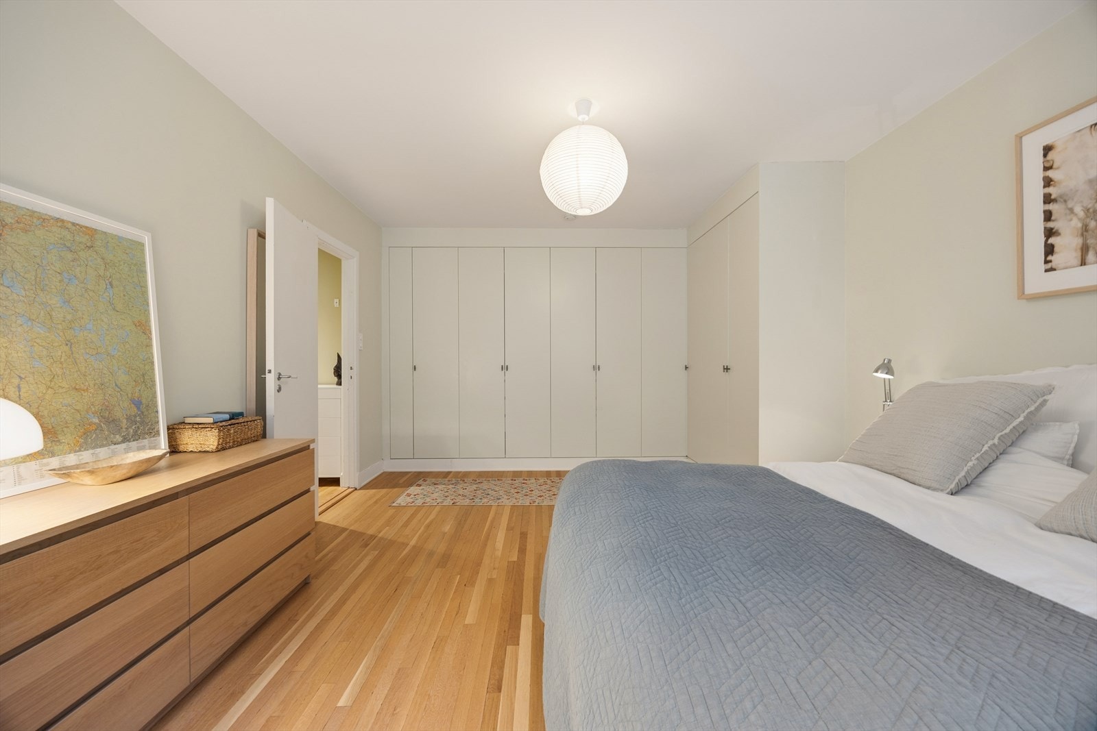 Innebygde garderobeskap. Galleribilde