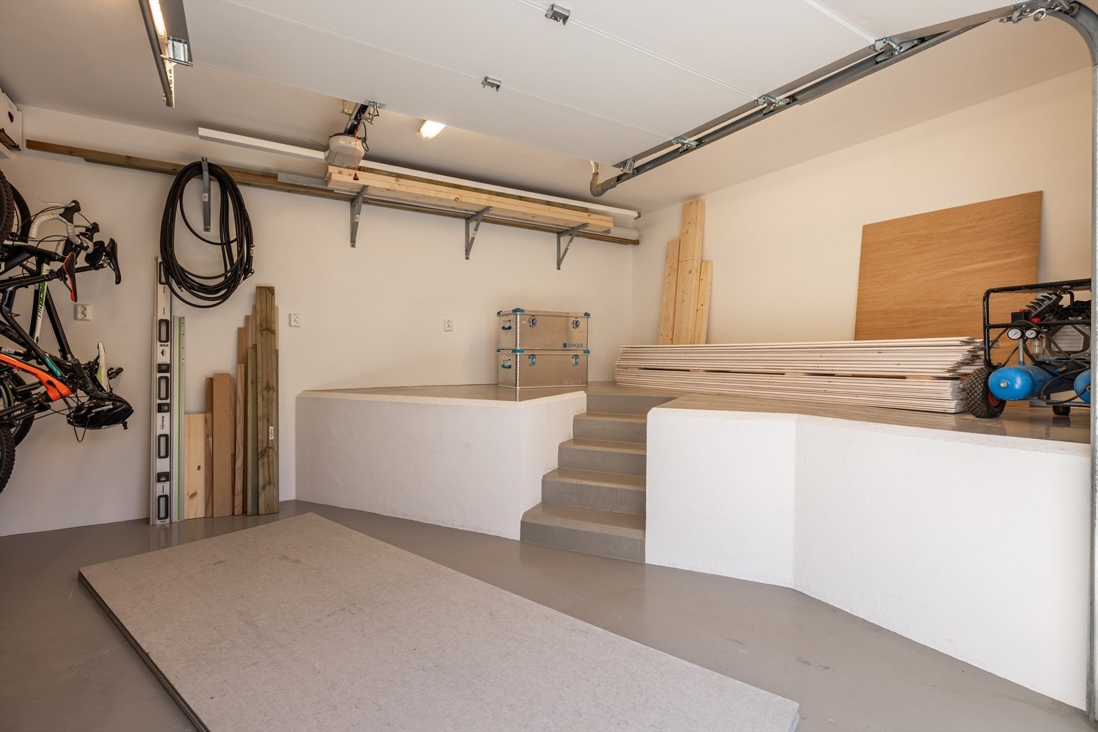 Anneksets 1. etasje inneholder 2 kjekke boder. Galleribilde