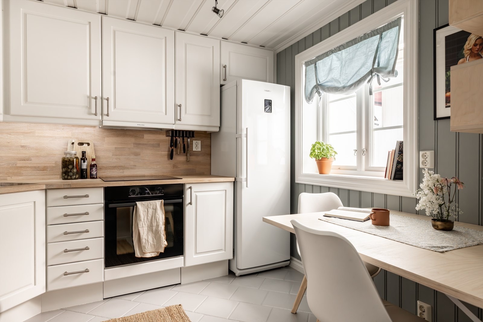 Plass til spisebord på kjøkkenet. Galleribilde