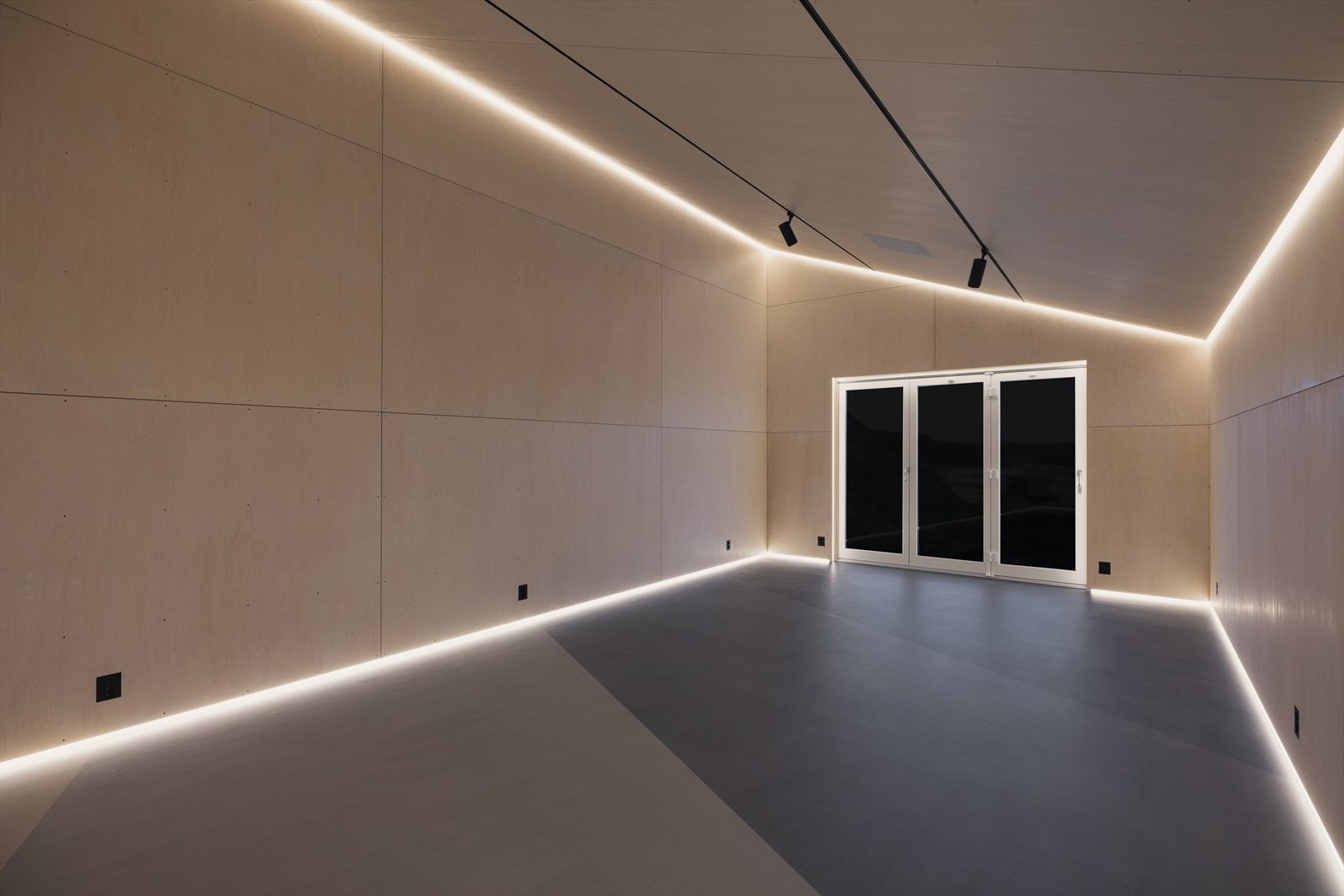 Annekset er på ca 40 kvm. Det gjøres oppmerksom på at annekset ikke er godkjent for varig opphold. Galleribilde