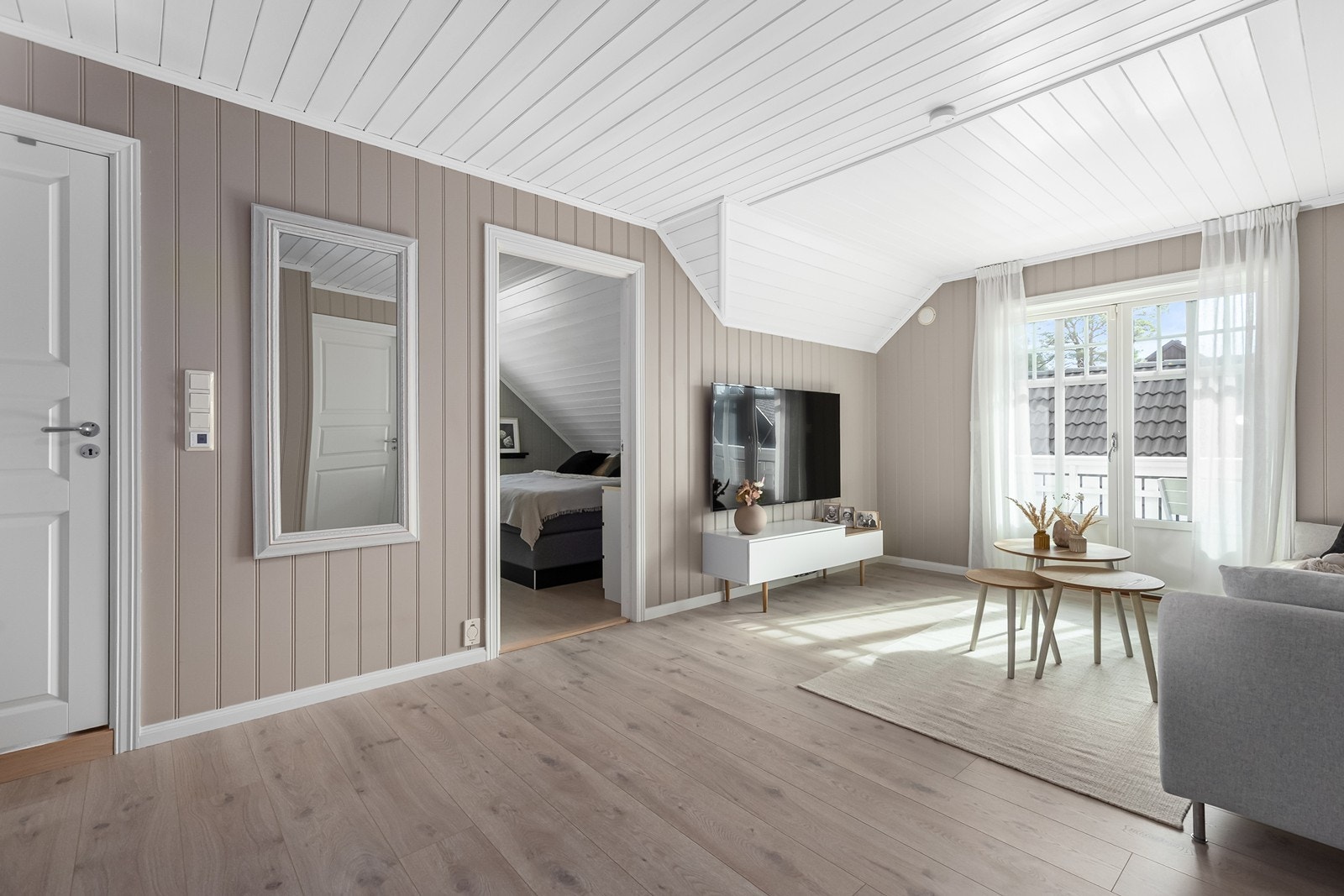 Etasjen har videre tre soverom samt et bad Galleribilde