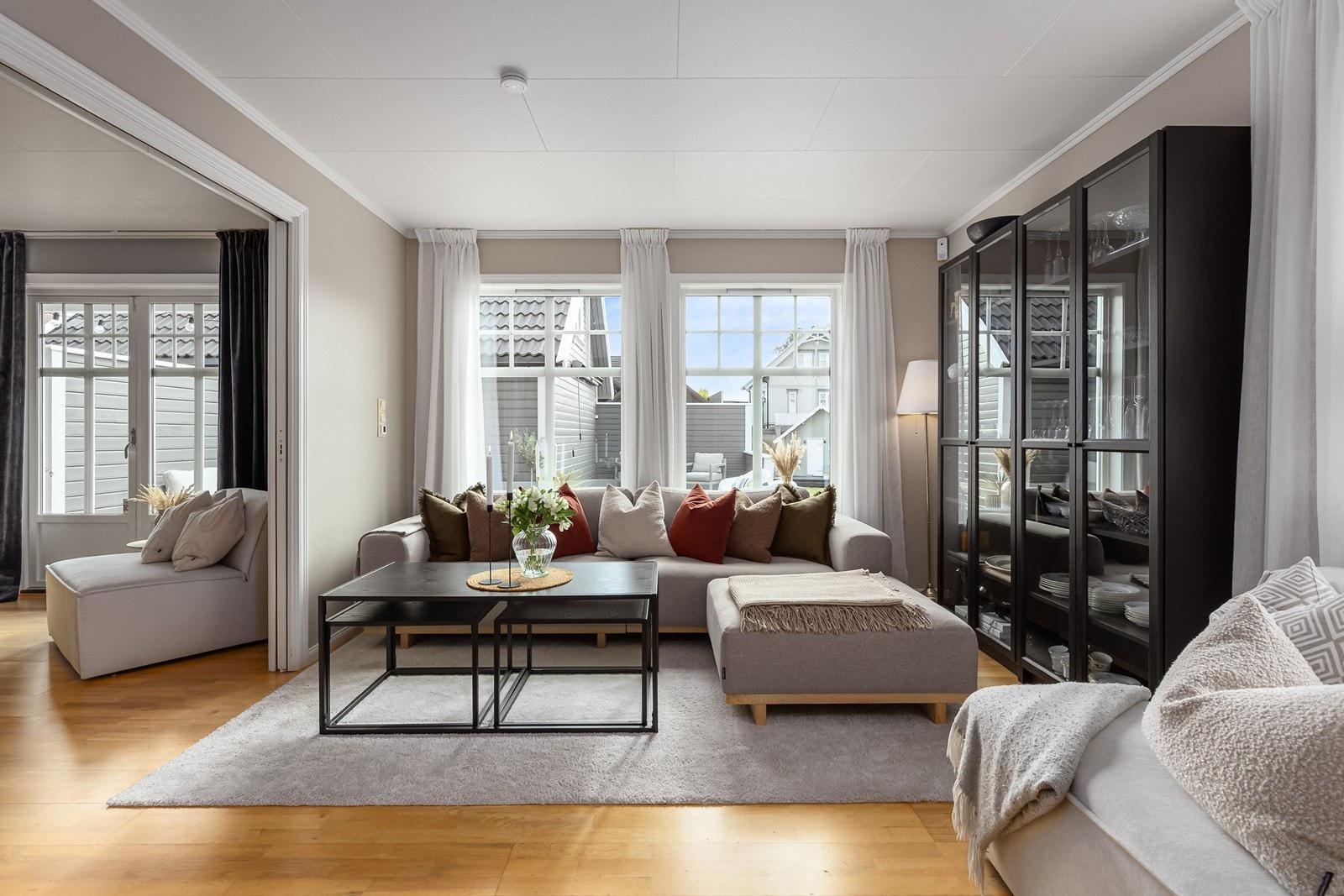 Lyse og nøytrale fargevalg gjør det enkelt å innrede og sette sitt preg på interiøret Galleribilde