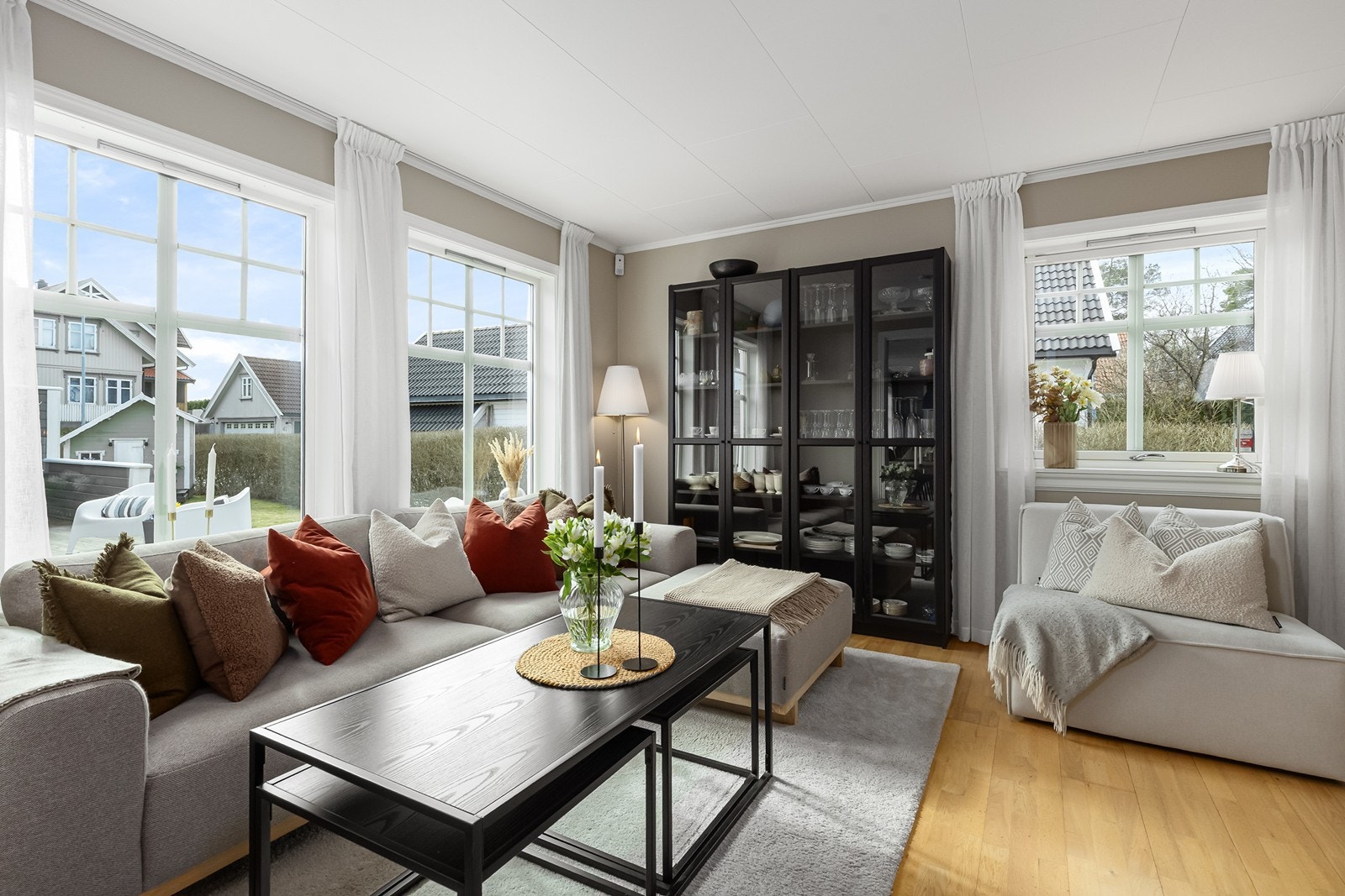 Smakfull og stilren enebolig med praktisk planløsning Galleribilde