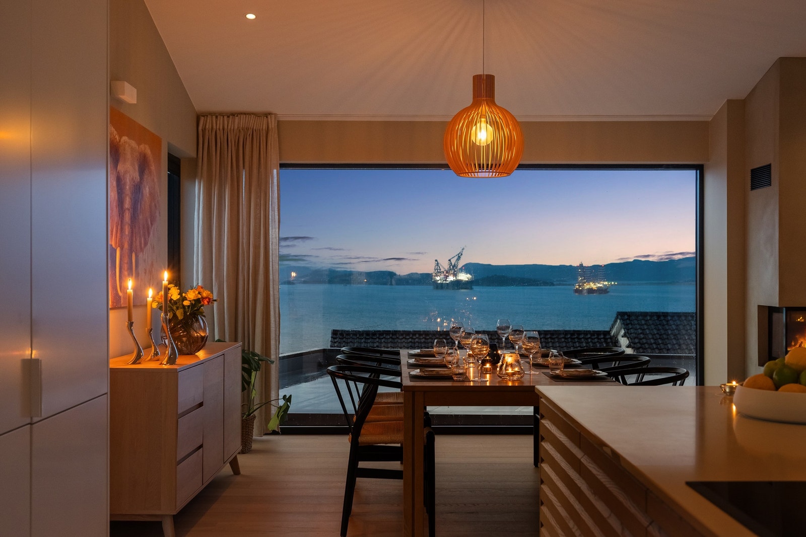 Sjøutsikt så langt man kan se. Galleribilde