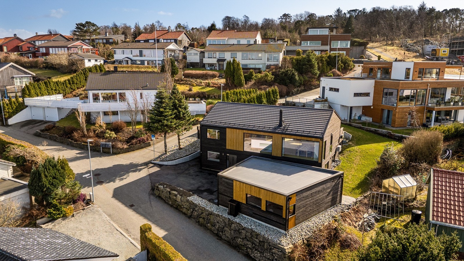 Flott opparbeidet tomt, garasje på 55 kvm. Galleribilde