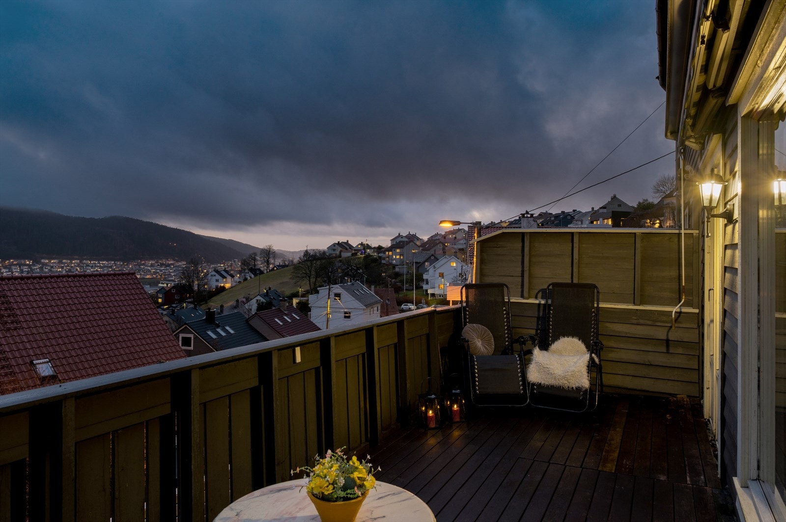 - Merk at det er uttrekkbar markiser for god sol skjerming på de mest solrike dagene - Galleribilde