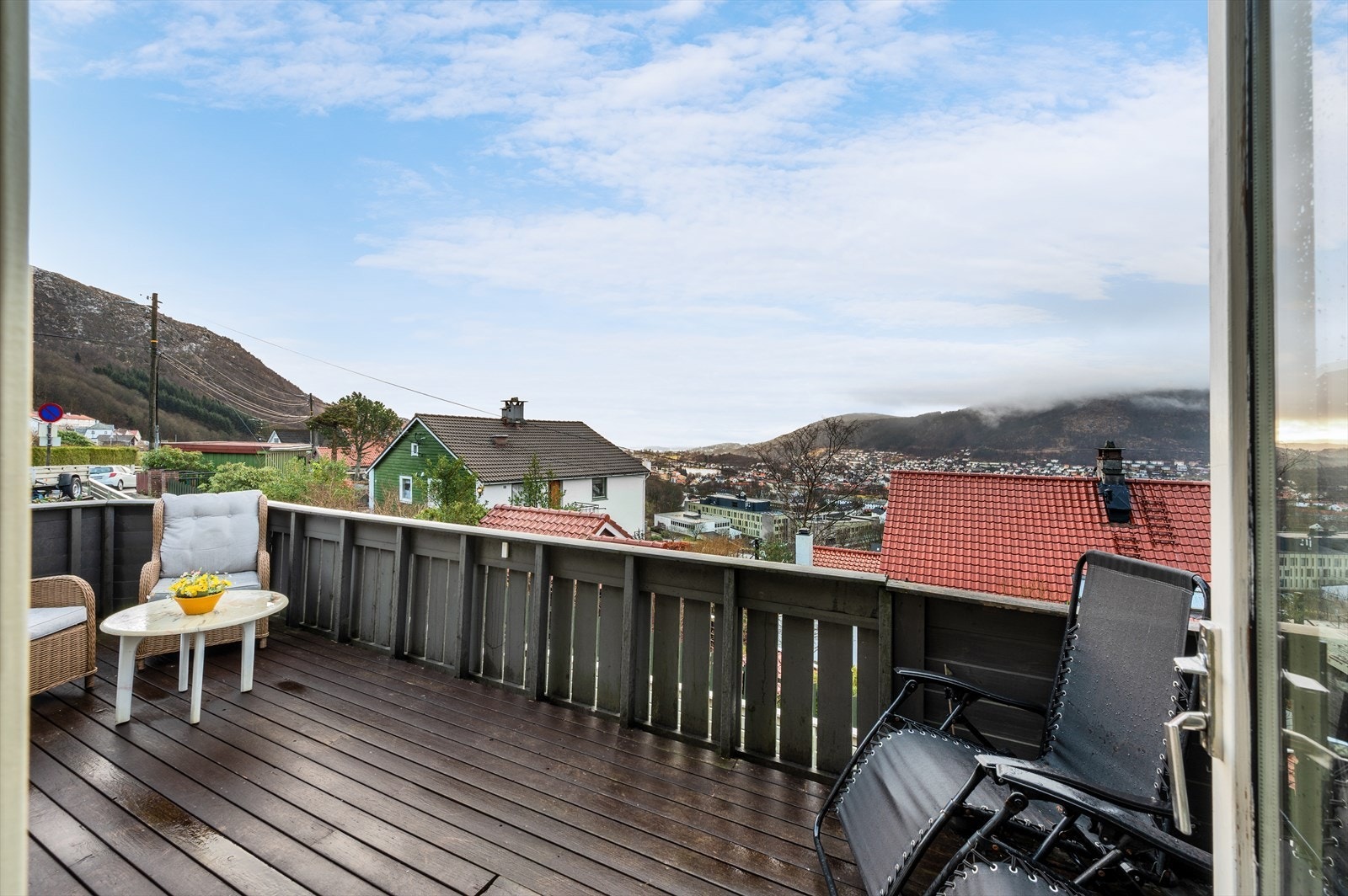 - Sollien er et attraktiv sted for mange med sin flotte utsikt, gode solforhold, sentrale beliggenhet og nærhet til både turområder, skoler og barnehager - Galleribilde