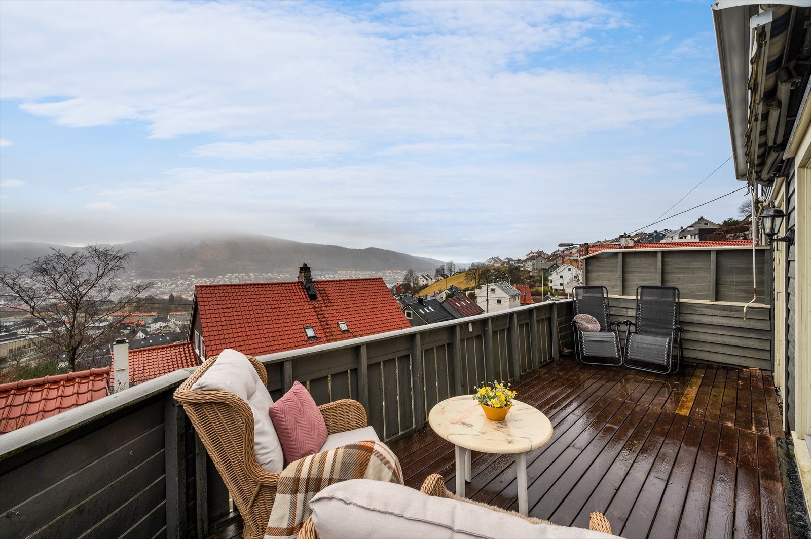 - Selger opplyser om at det er sol på eiendommen fra morgen til solnedgang midtsommers - Galleribilde